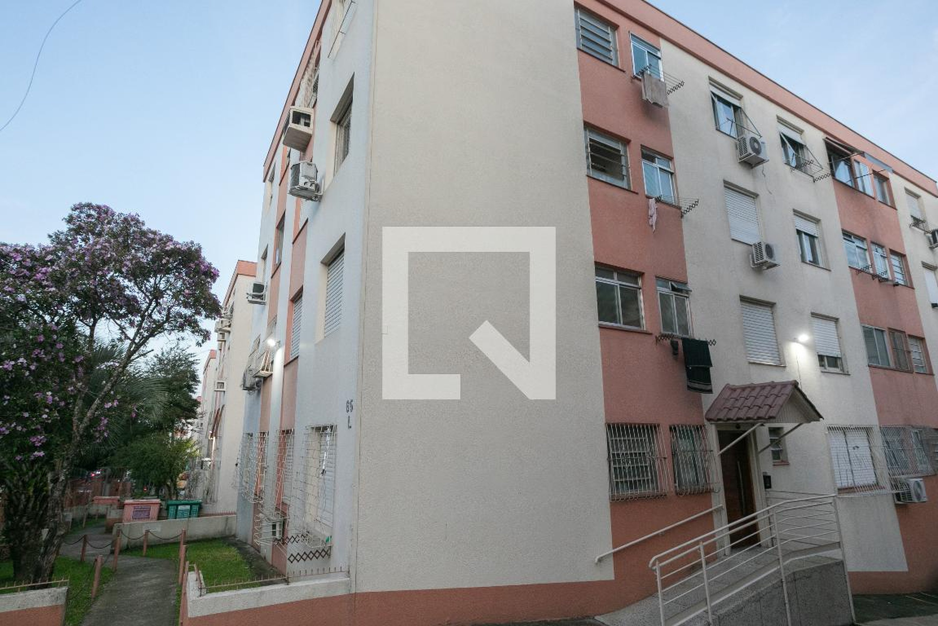 Fachada do Prédio Condomínio em Rua Professora Amy Herve Ramires, 65