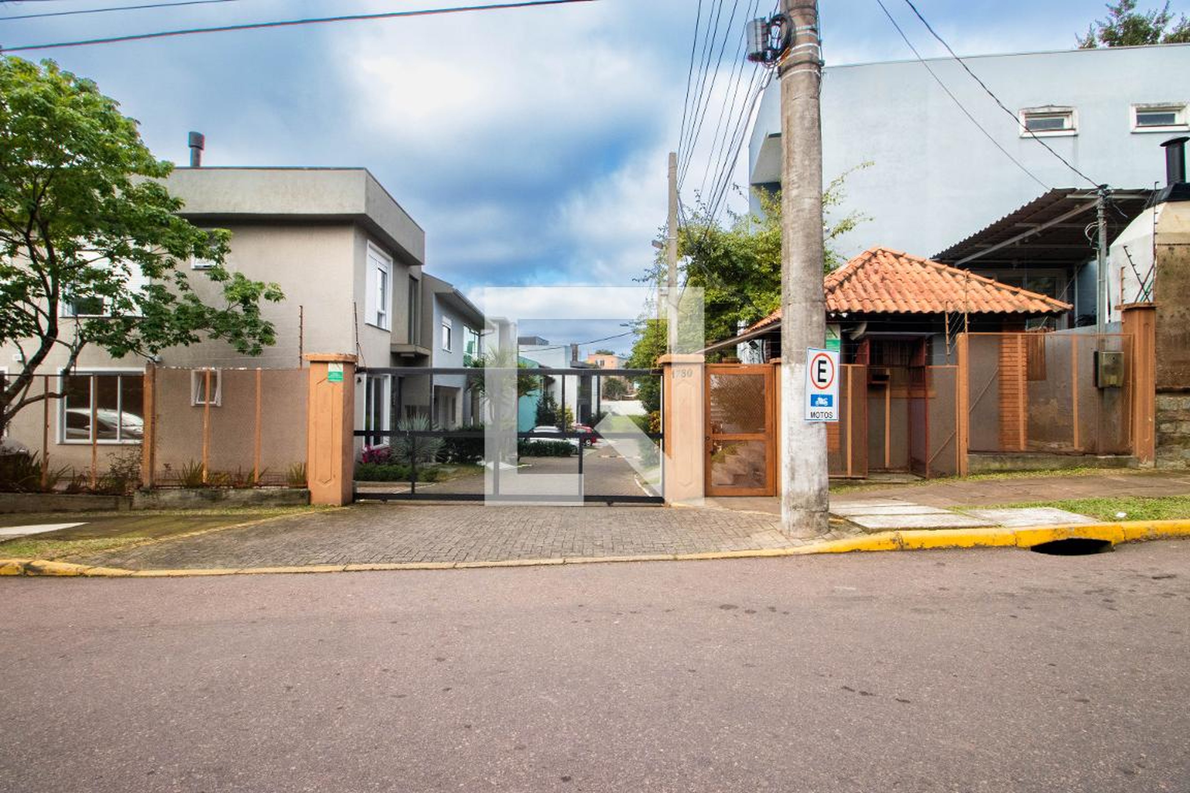 Fachada do Condomínio Condomínio Campos do Conde Casa 71816