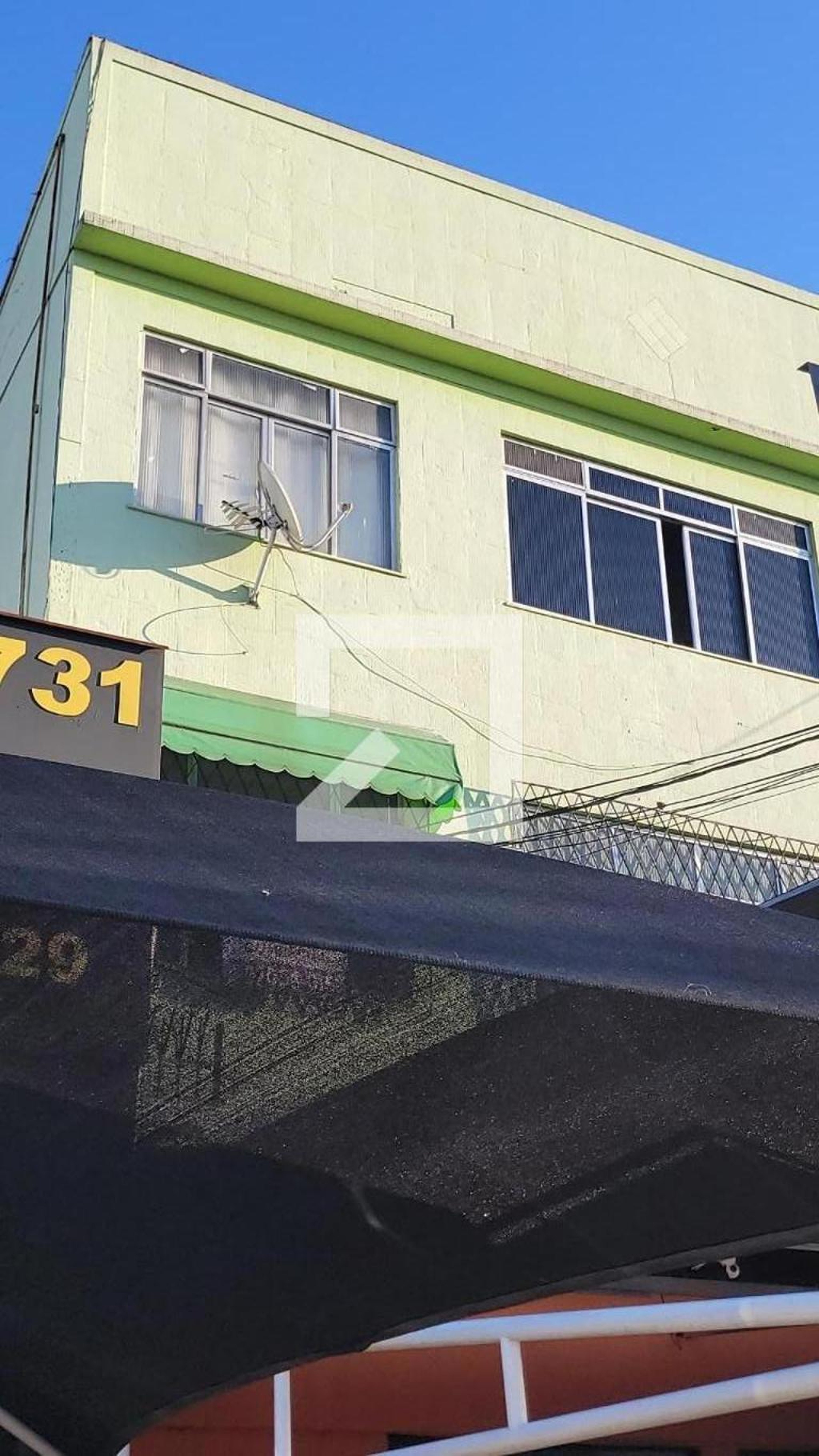 Fachada Condomínio em Estrada Intendente Magalhães, 735