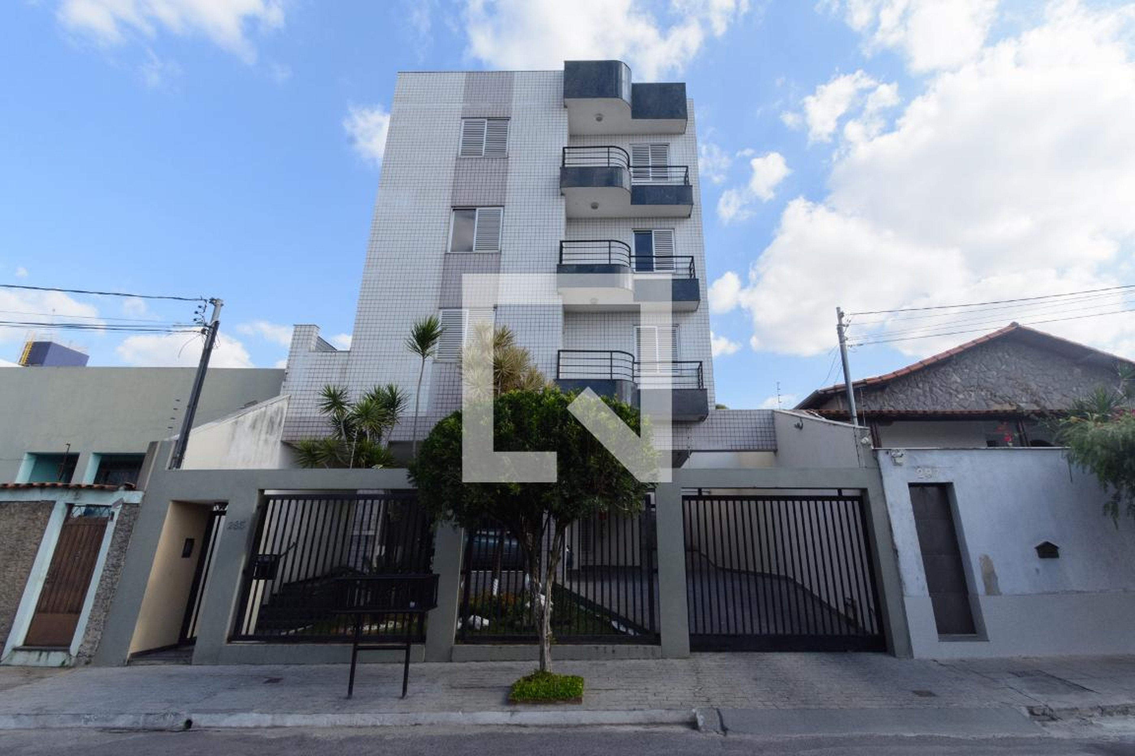 Fachada Condomínio em Rua Acácias, 285