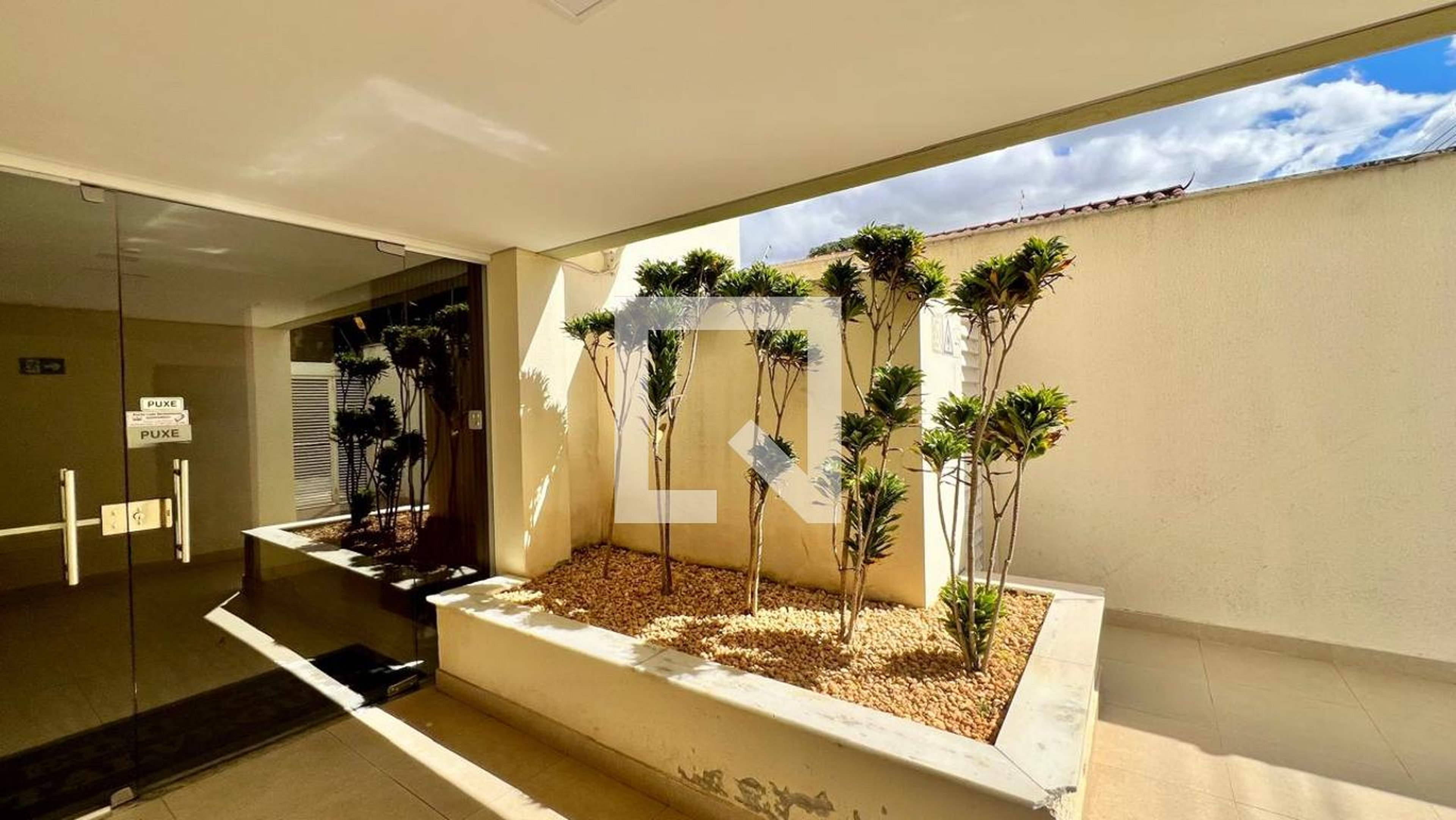 Hall de entrada Condomínio em Rua Nova Ponte, 432