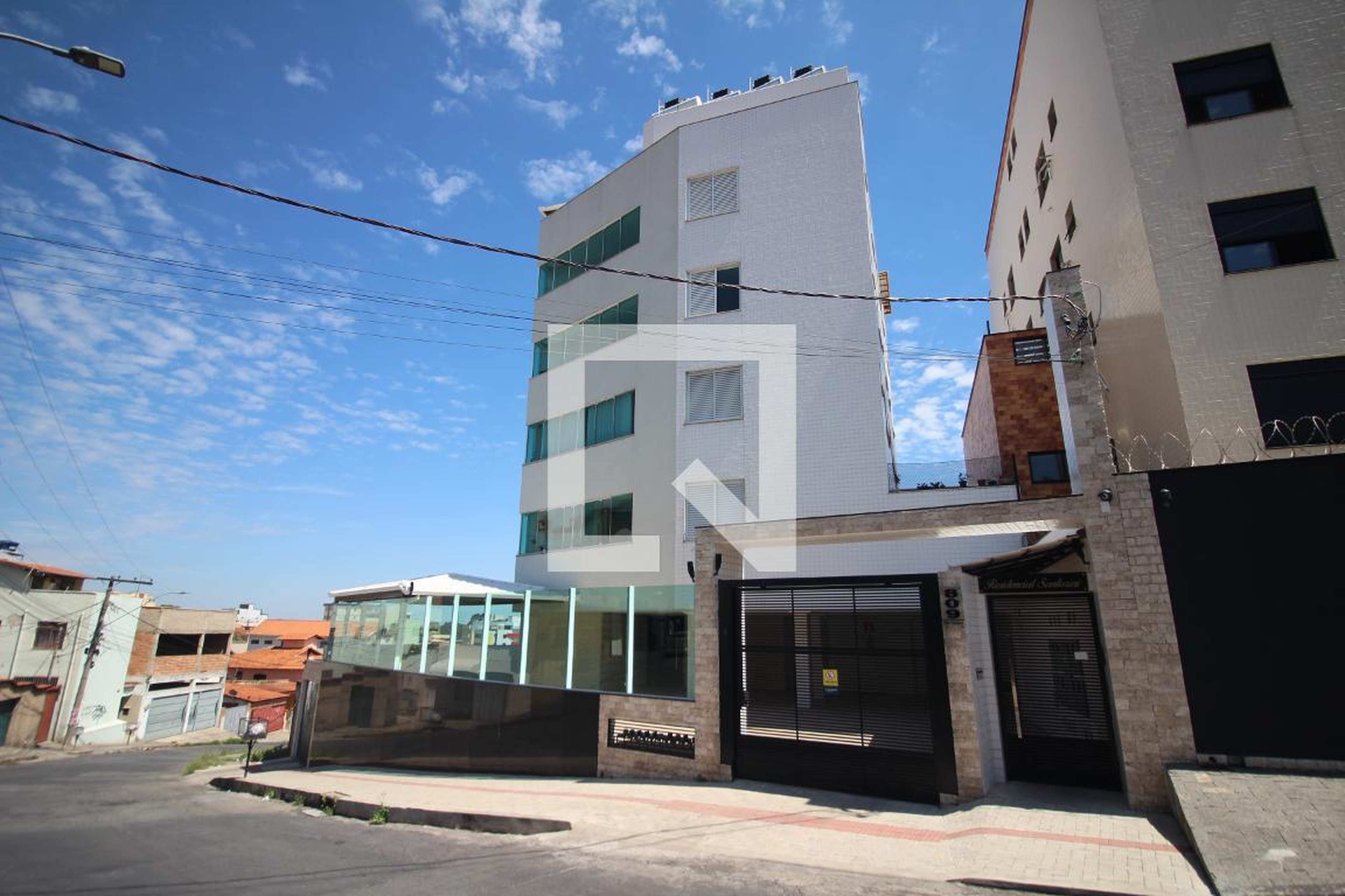 Fachada Condomínio em Rua Tapijara, 809