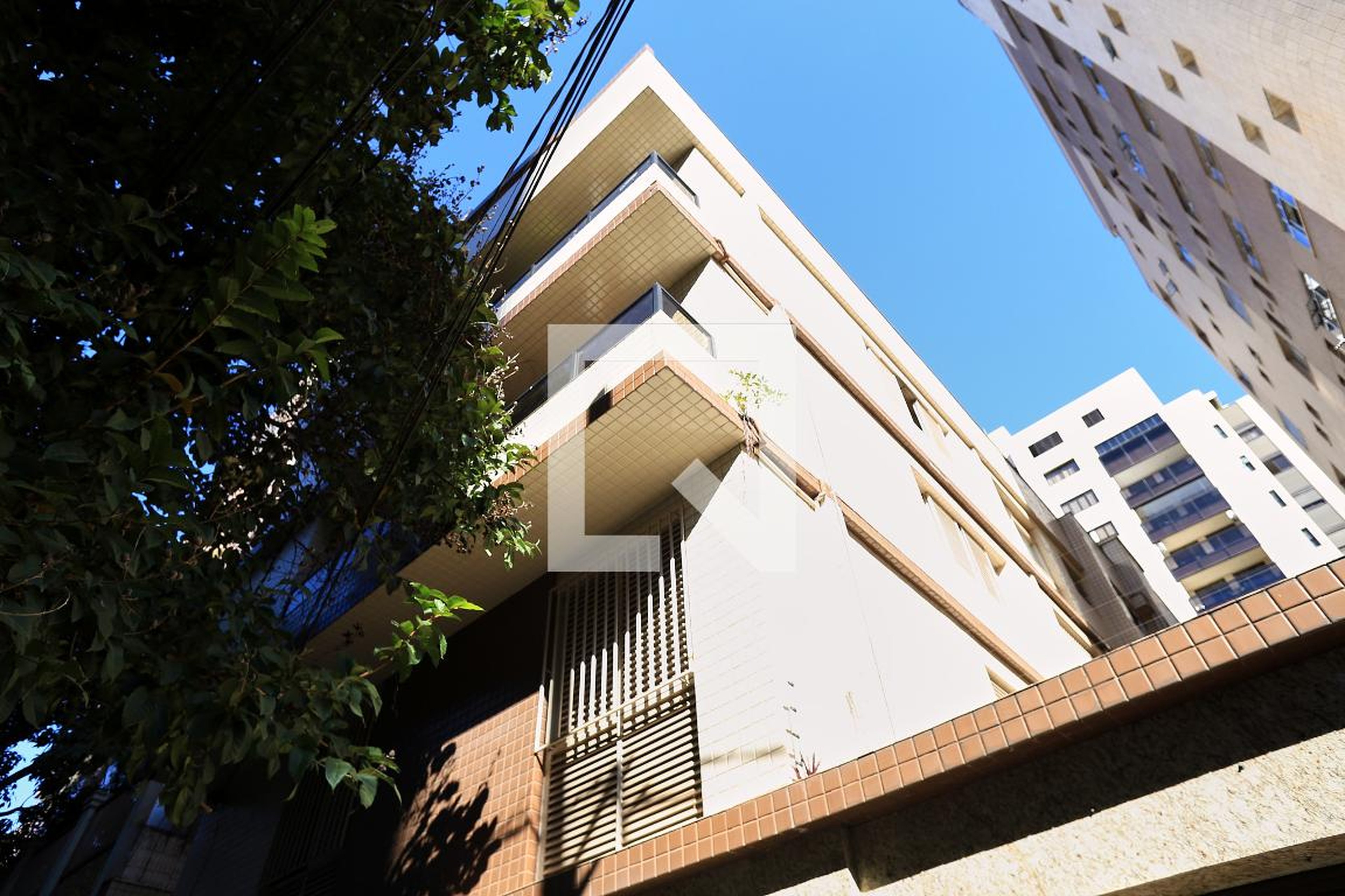 Fachada Condomínio em Rua Alvarenga Peixoto, 261