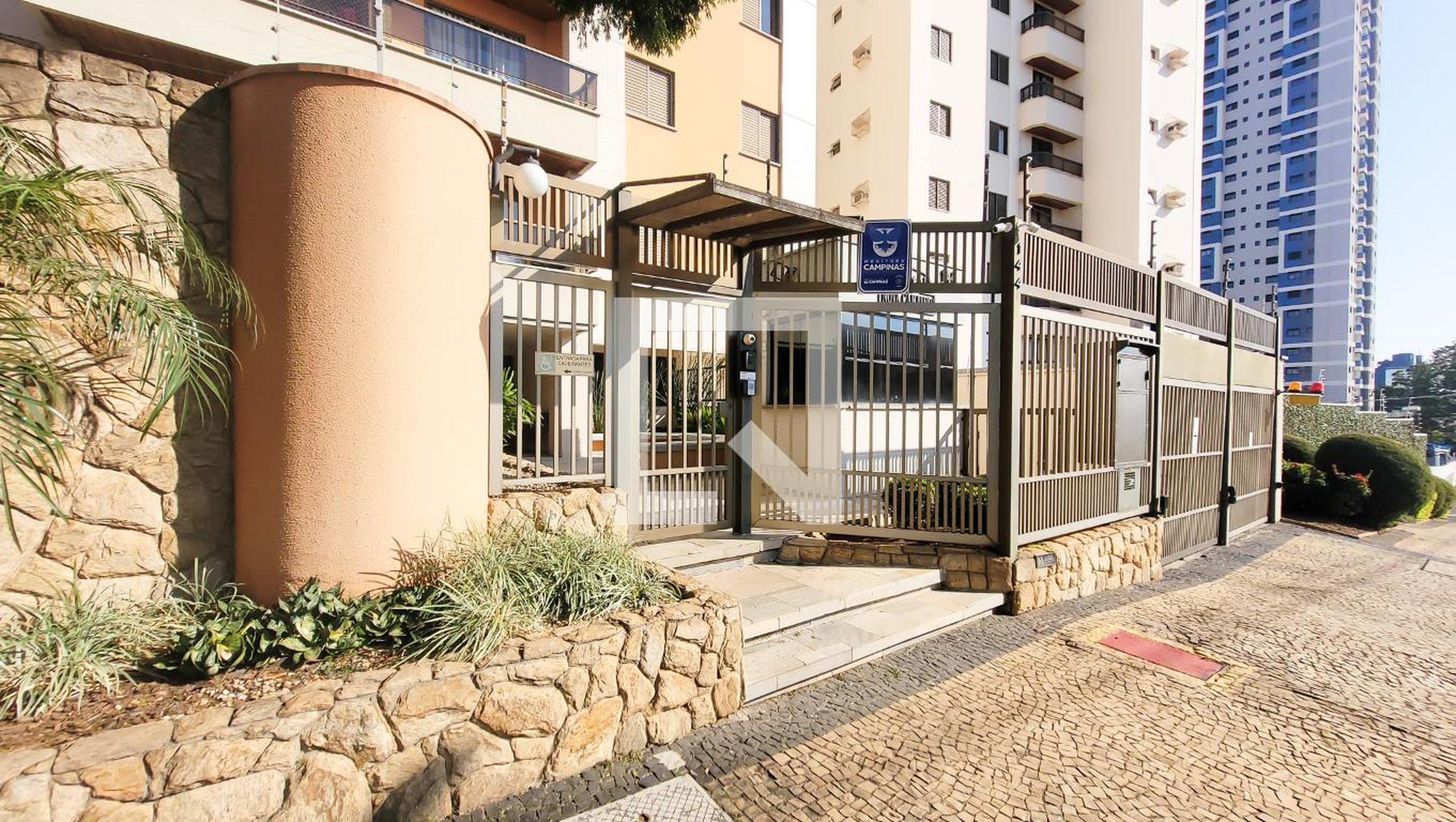 Fachada Condomínio em Rua Orlando Fagnani, 144