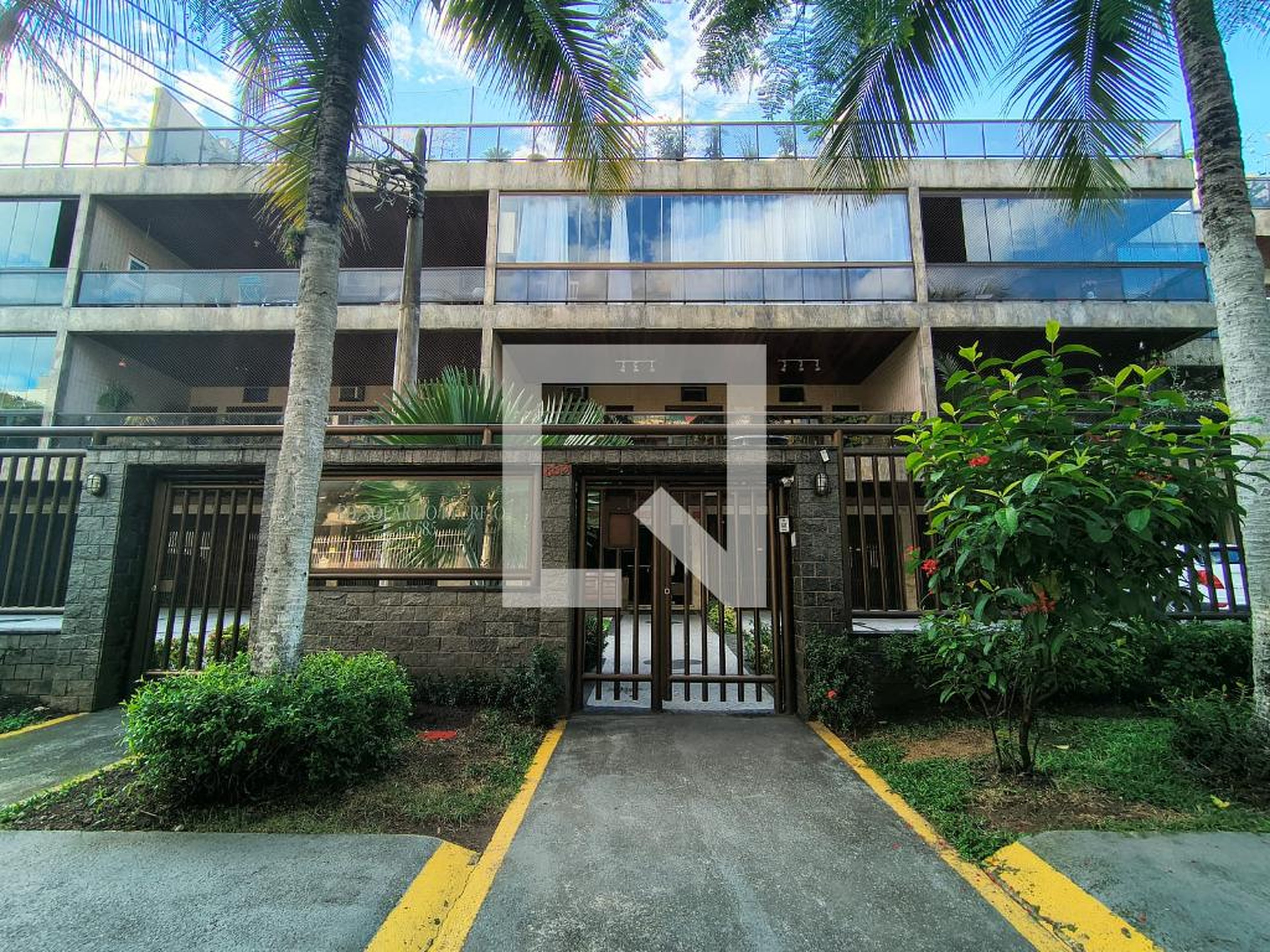 Fachada do Prédio Condomínio em Rua Venâncio Veloso, 685