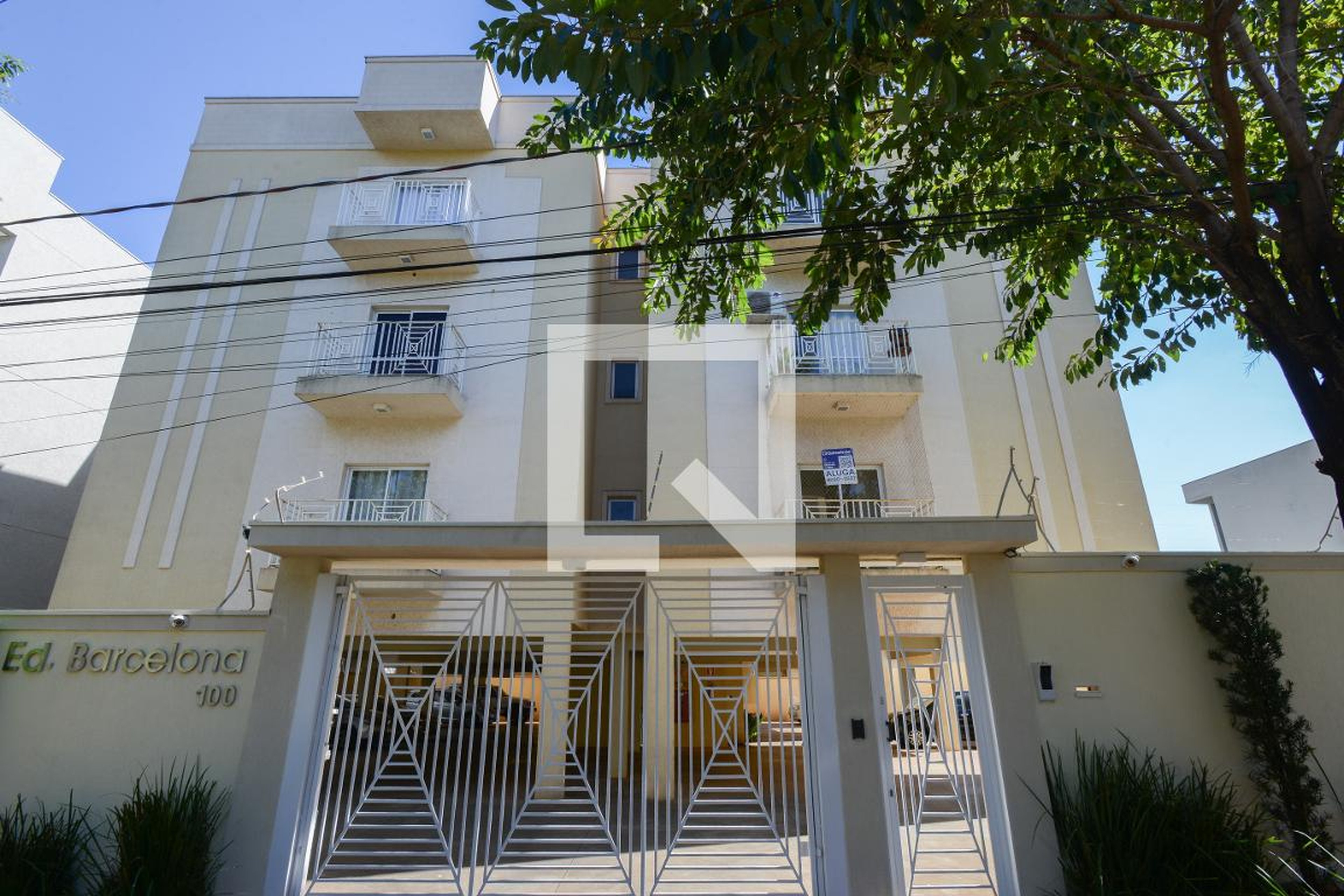 Fachada Condomínio em Uberaba, 100