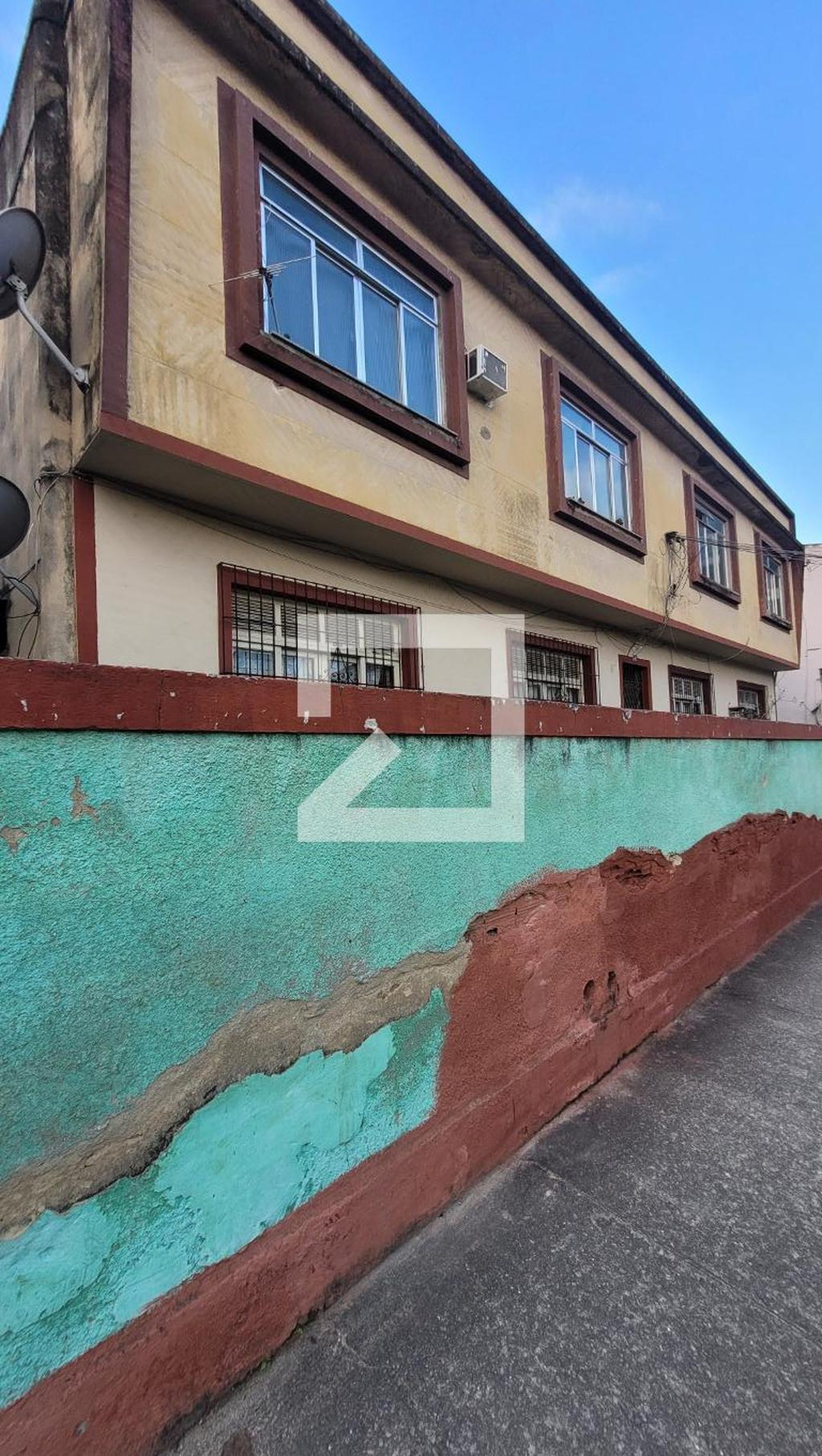 Fachada Condomínio em Rua Juriari, 50