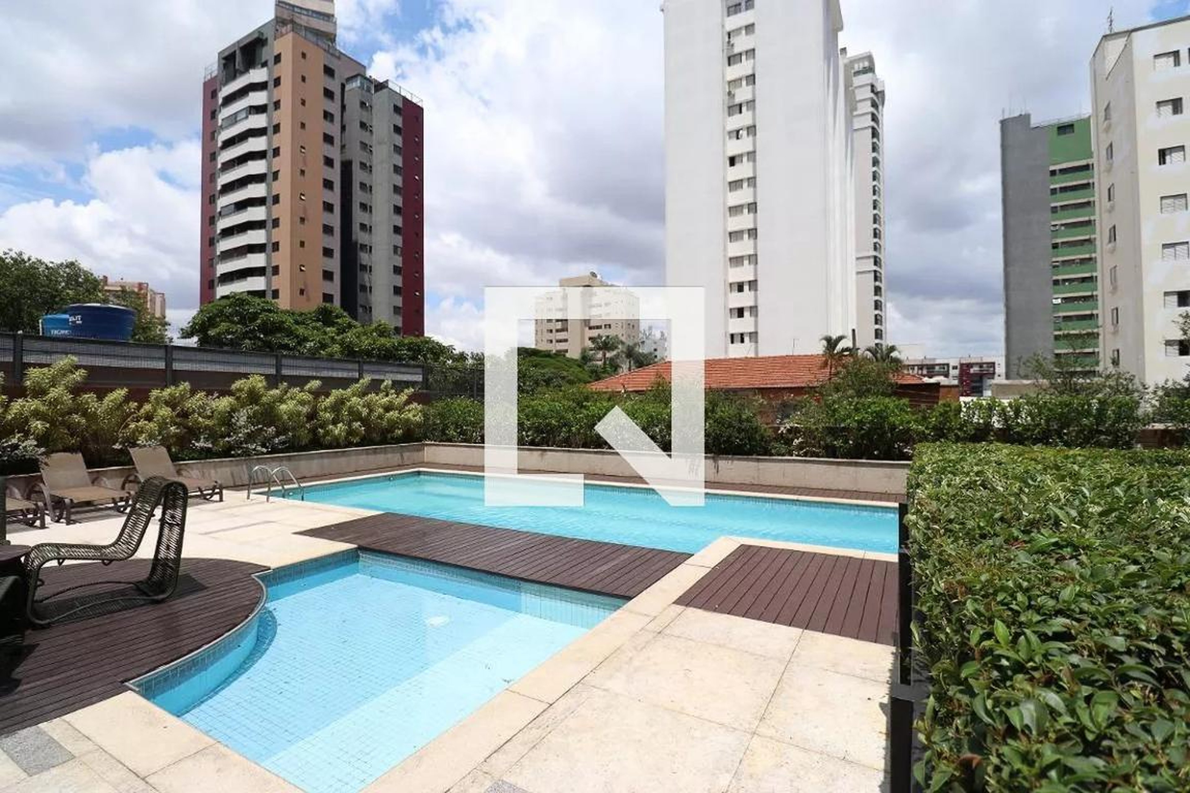 Piscina - Edifício Maison des Arts