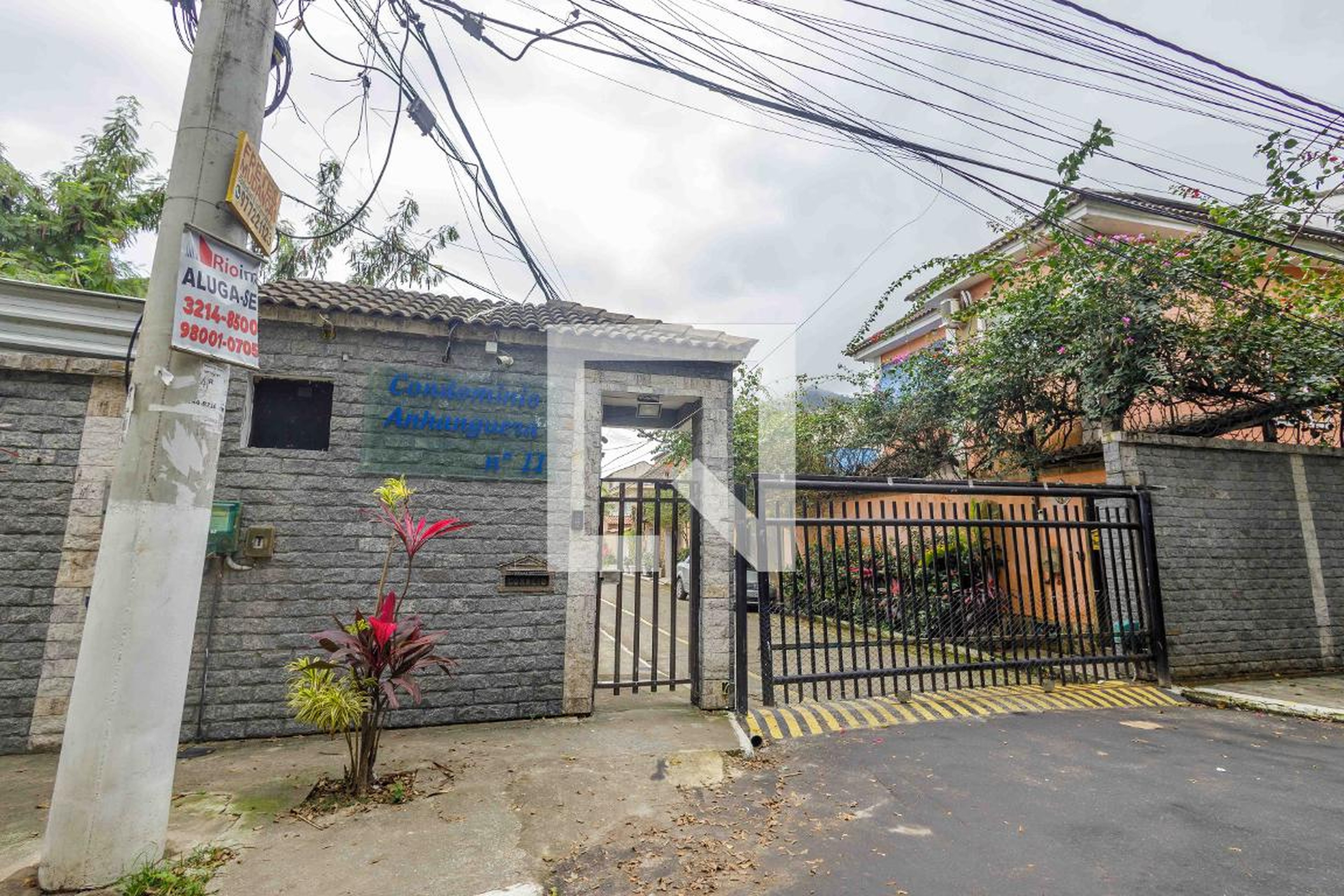 Fachada do condomínio Condomínio em Condomínio Anhanguera, 11