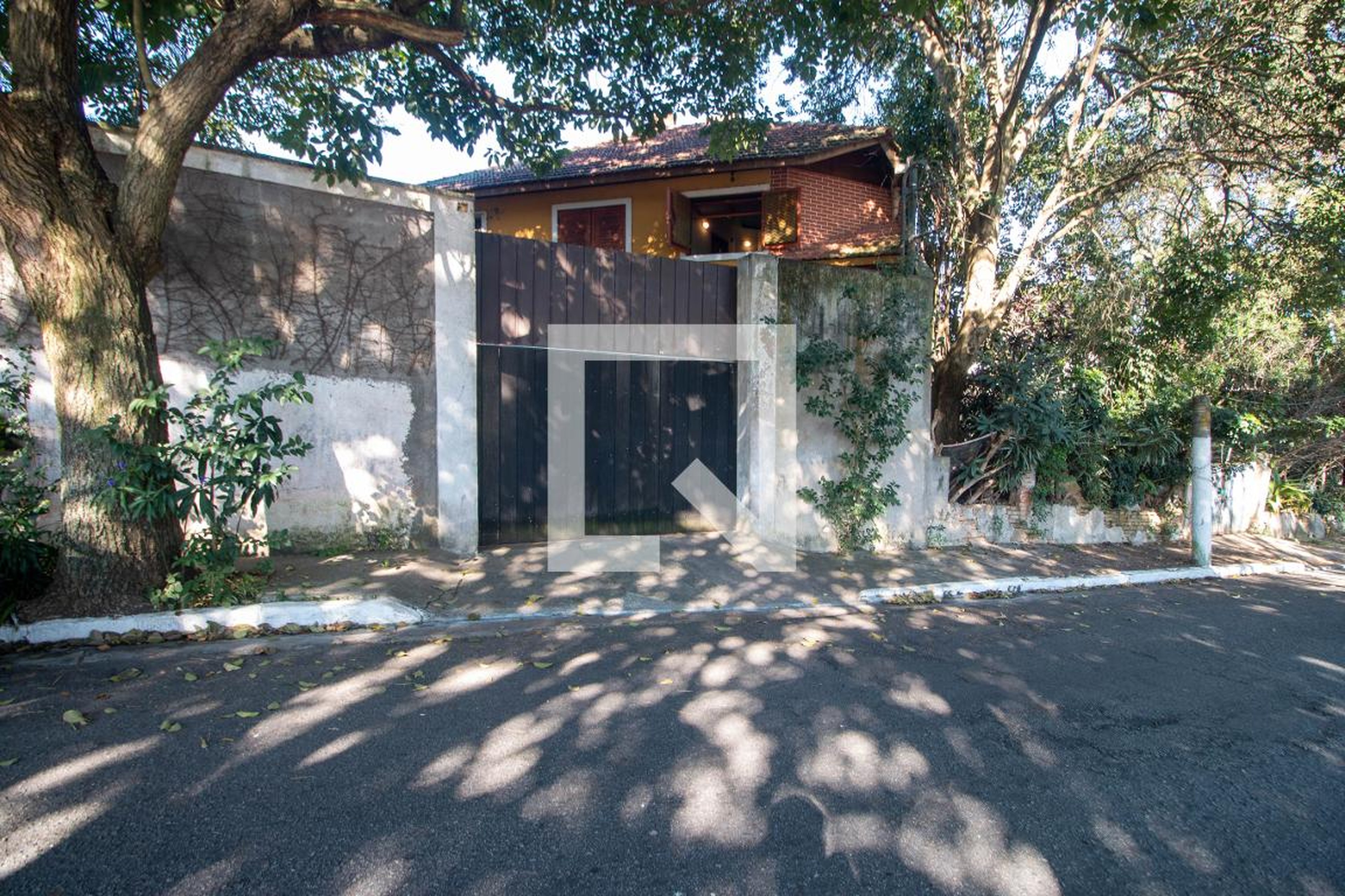 Fachada Condomínio em Rua Baxiúva, 146