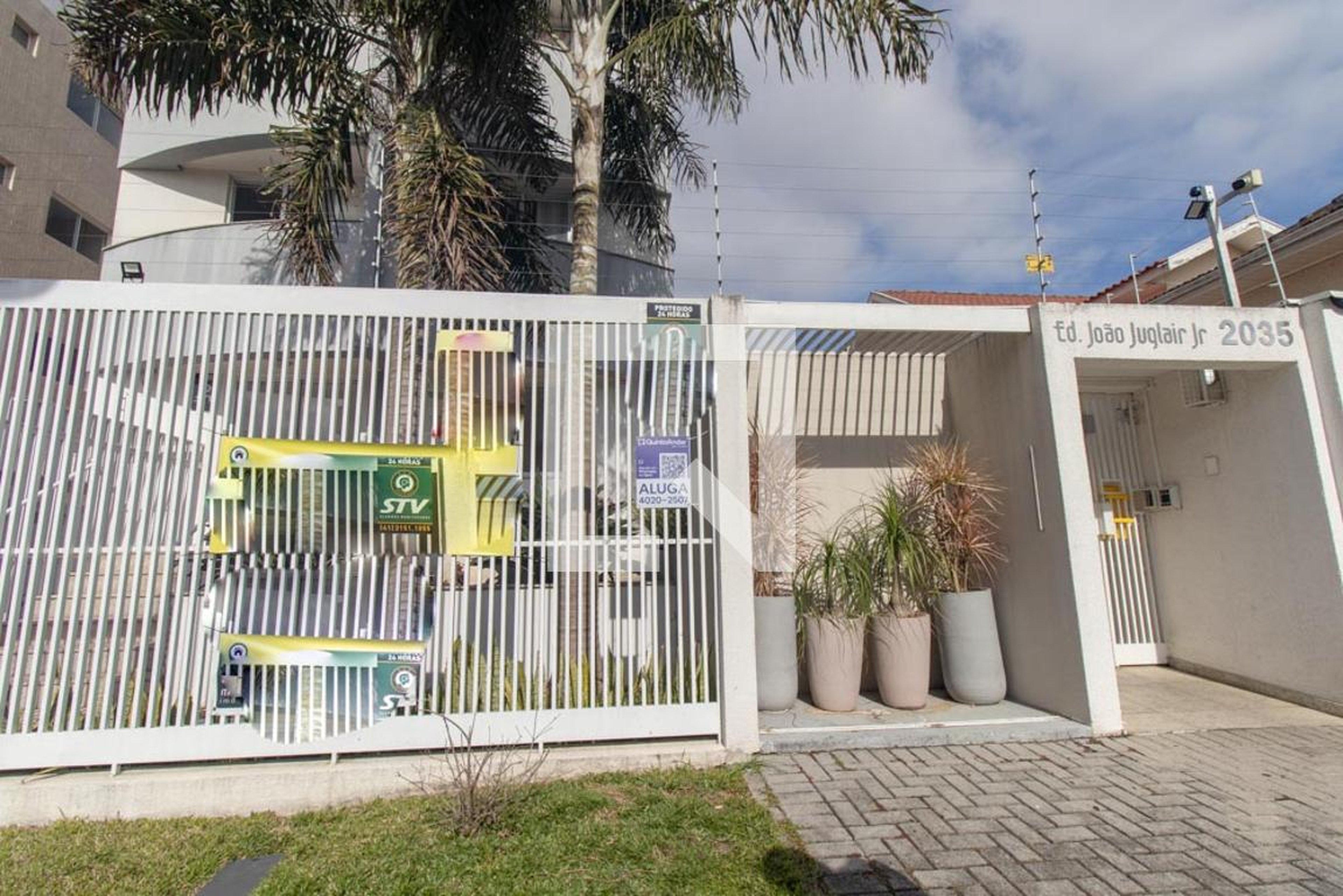 Fachada do Condomínio Condomínio em Rua Baltazar Carrasco dos Reis, 2035