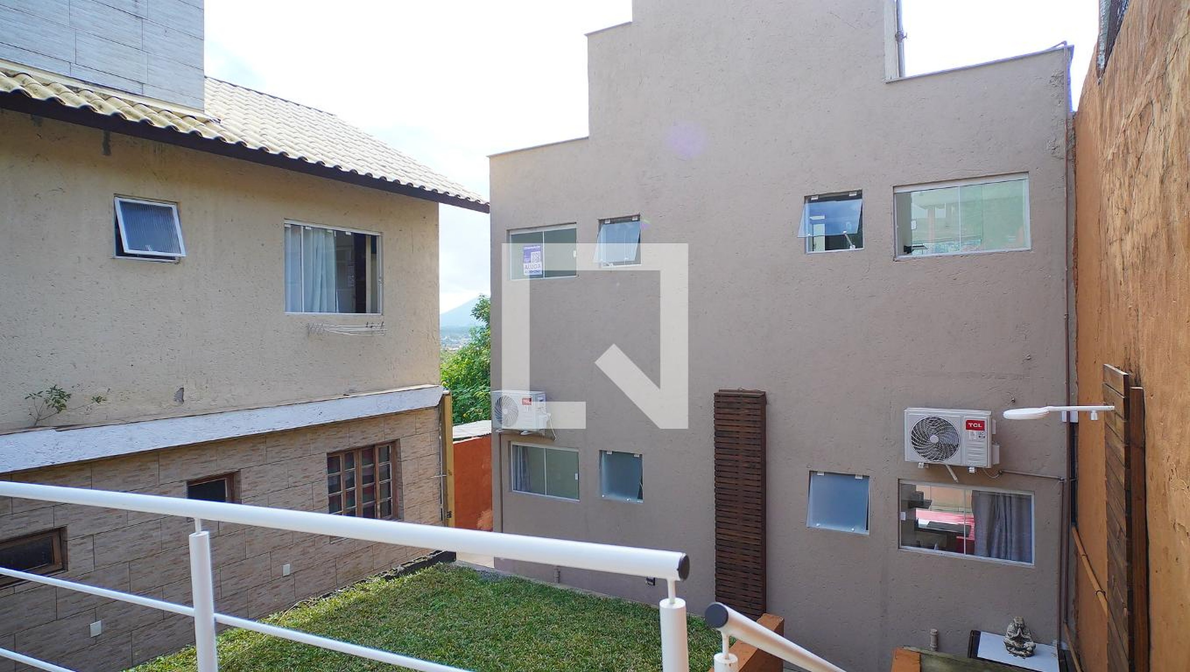 Fachada Condomínio em Servidão Chalés do Cafezal, 159