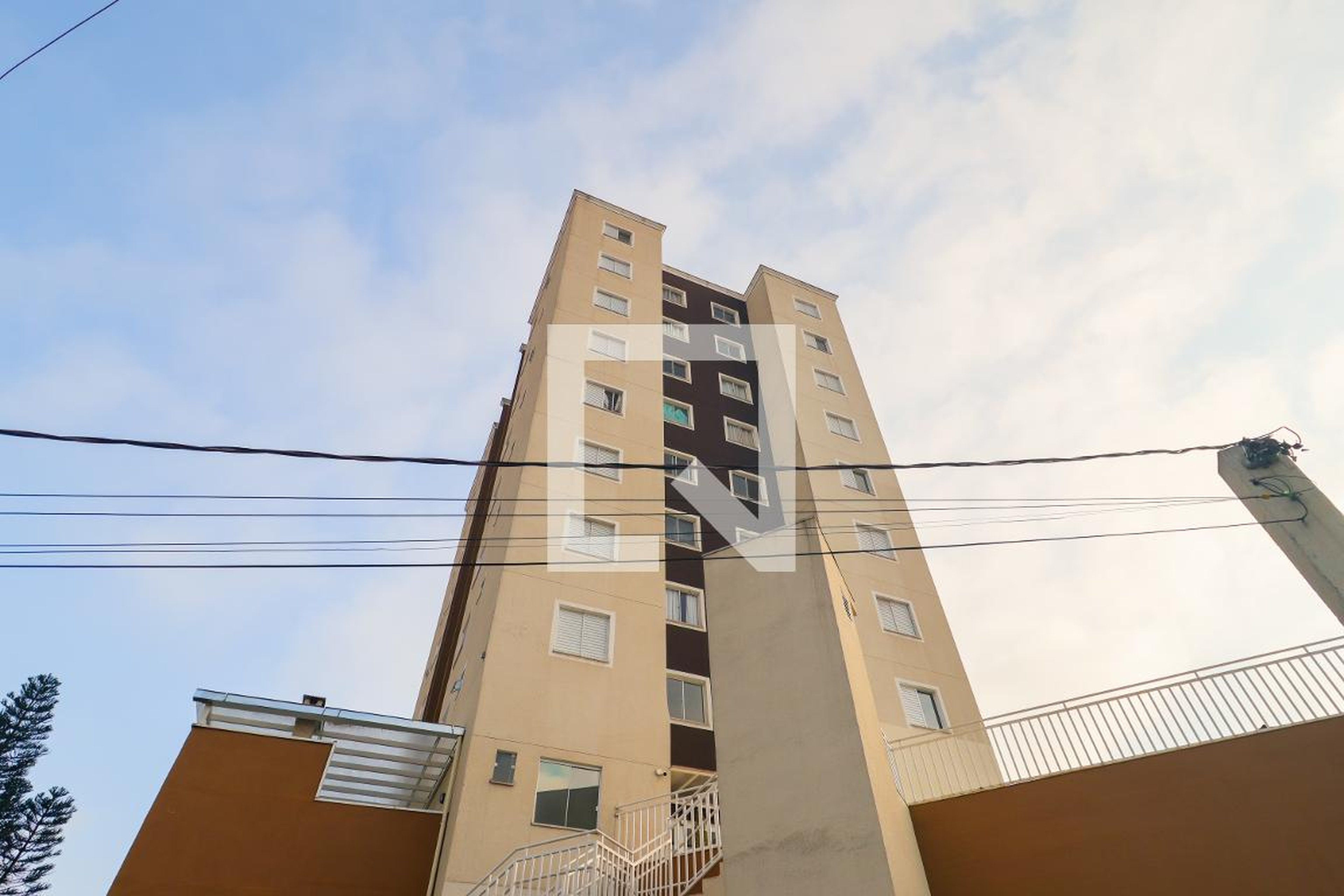 Fachada Condomínio em Rua Nair Marquês de Souza, 433