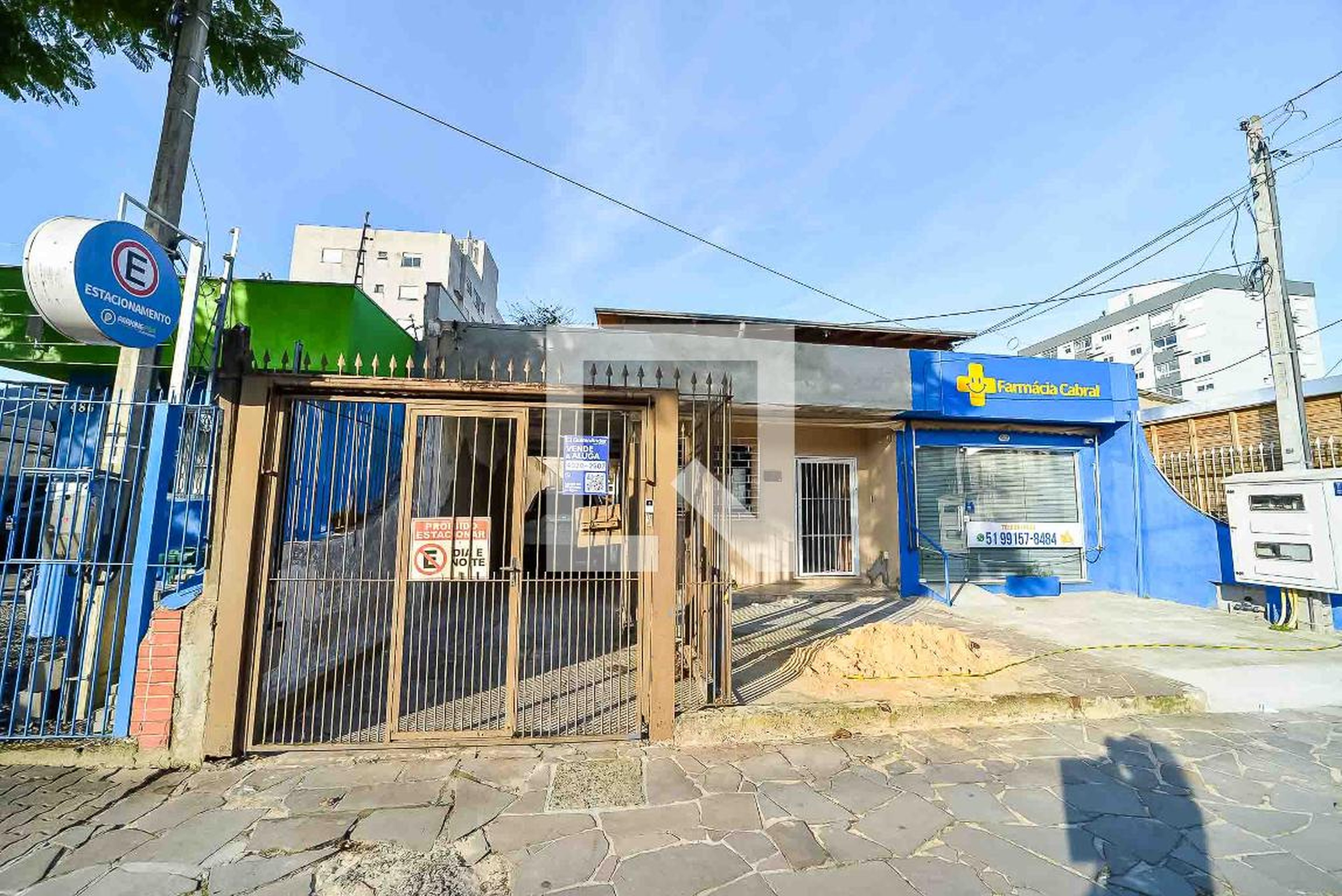 Fachada Condomínio em Rua Álvares Cabral, 496
