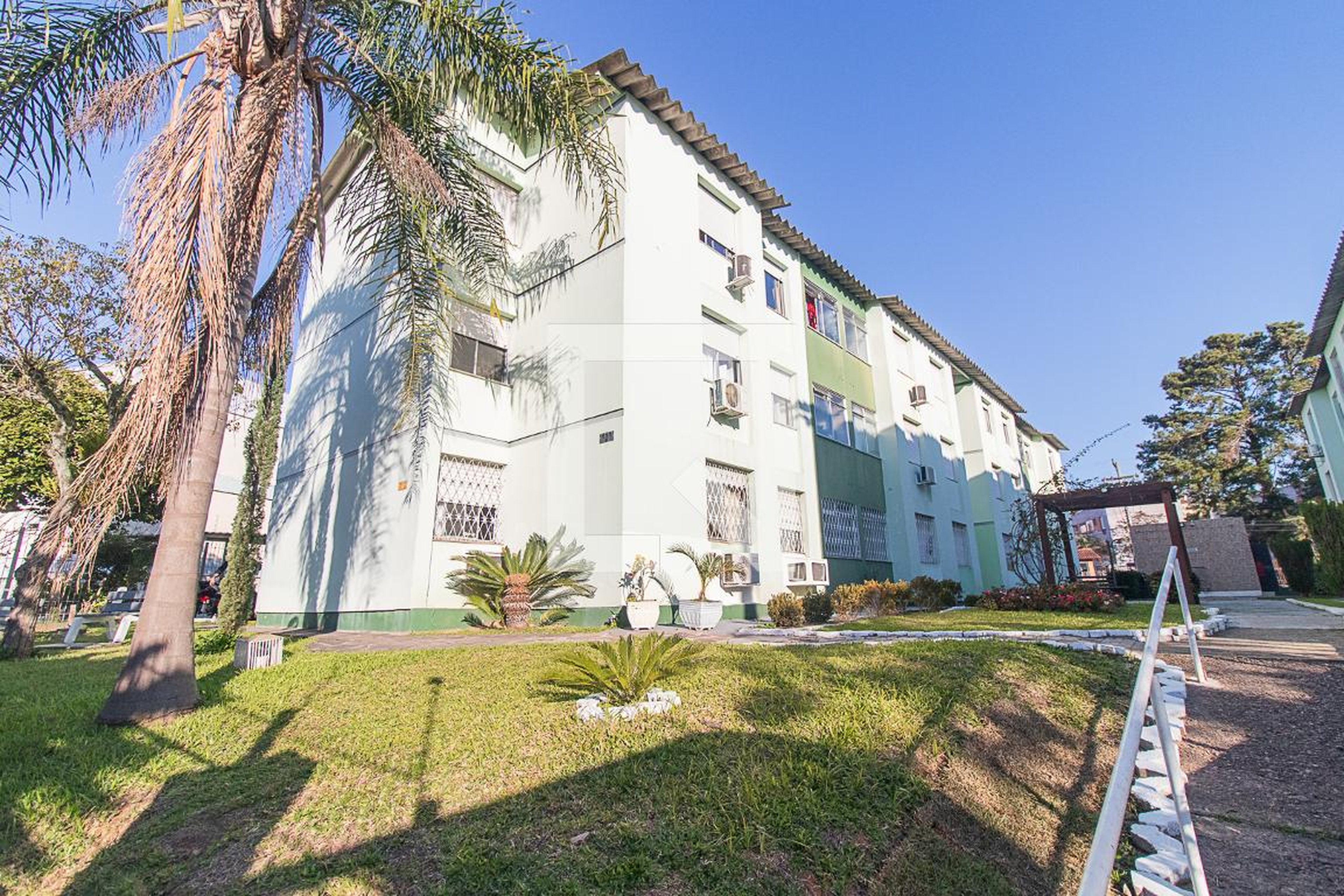 Fachada Condomínio em Rua Coronel Massot, 111