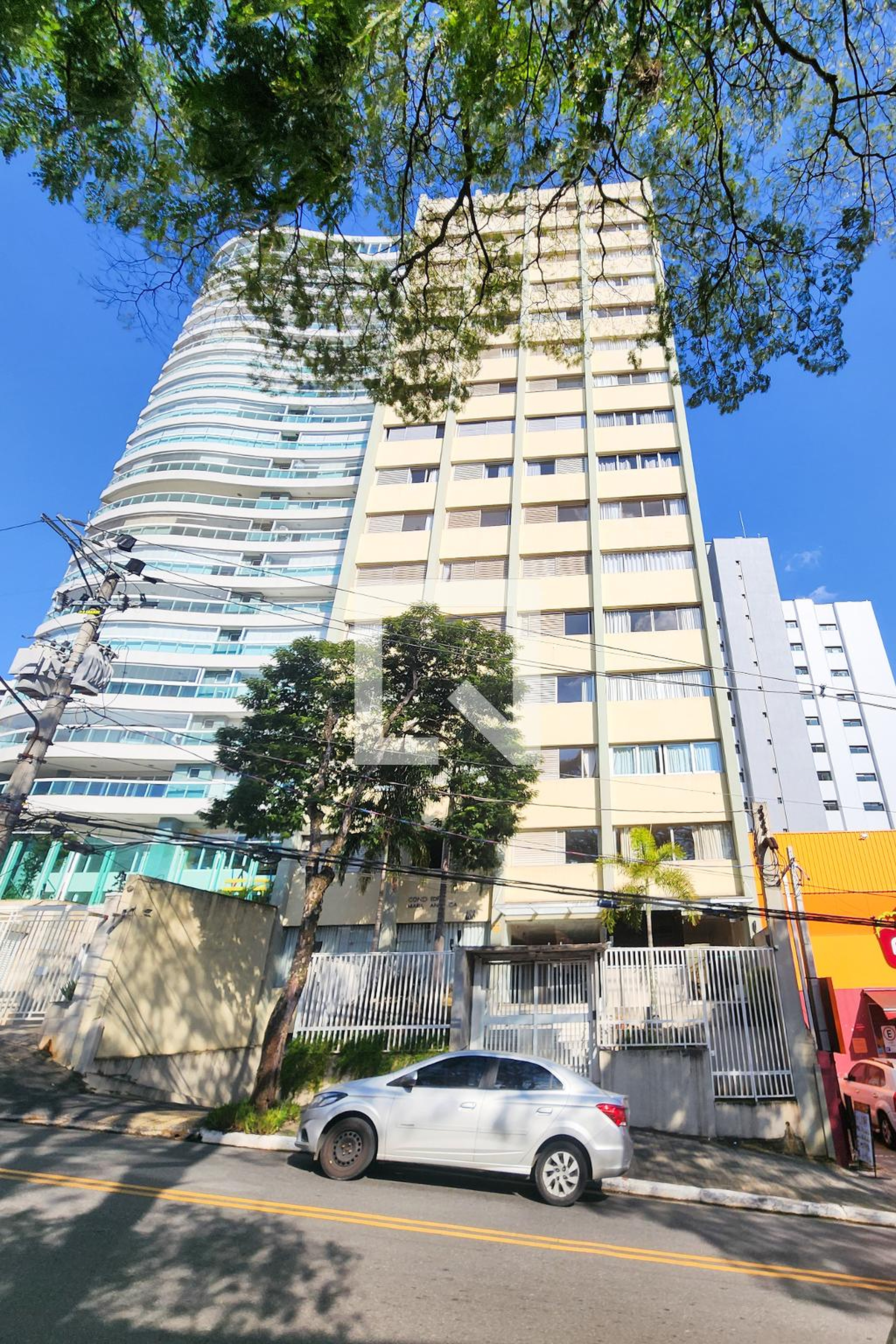 Fachada Condomínio em Rua Padre Lustosa, 408