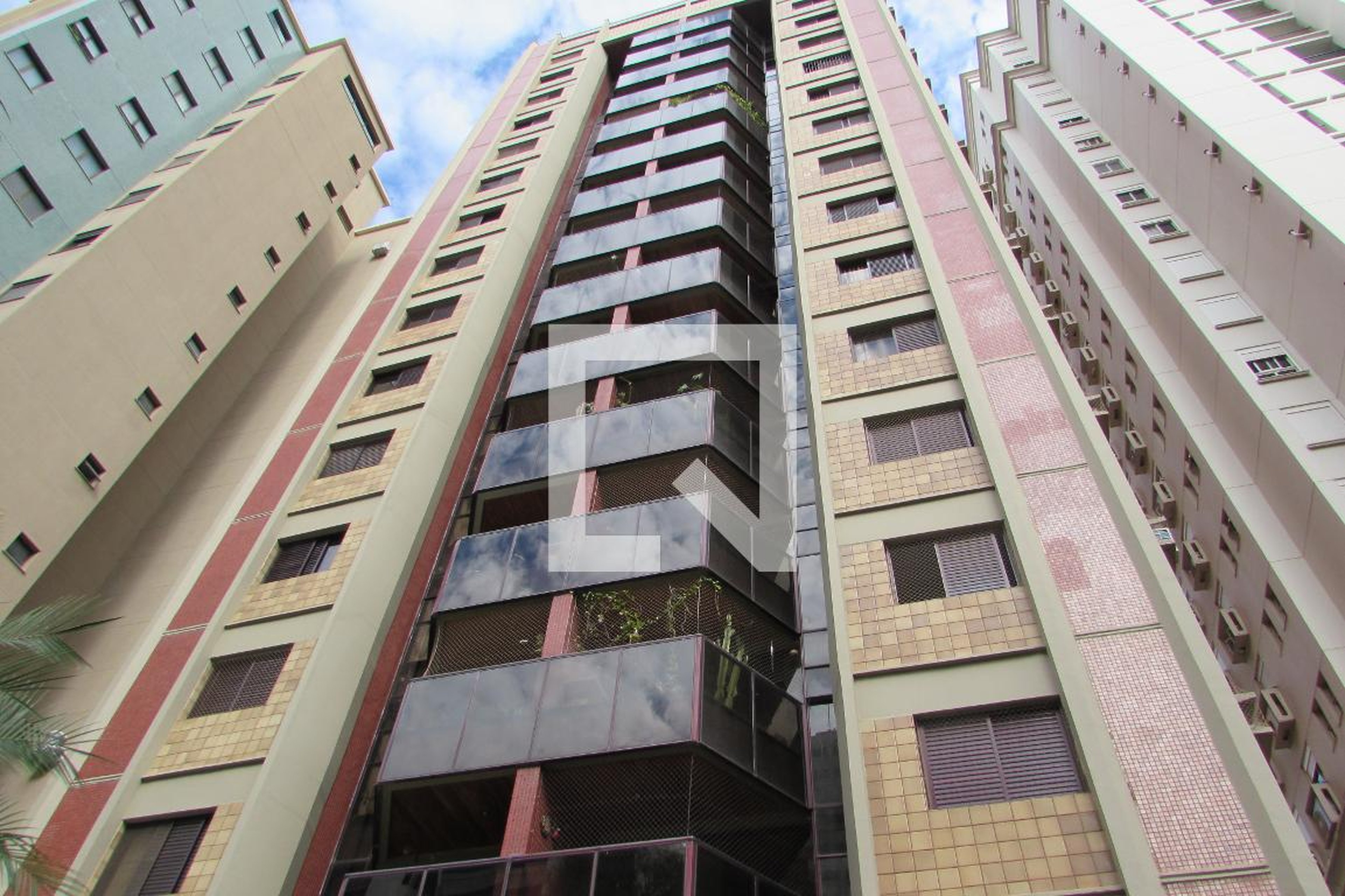 Fachada Condomínio Saint Paul