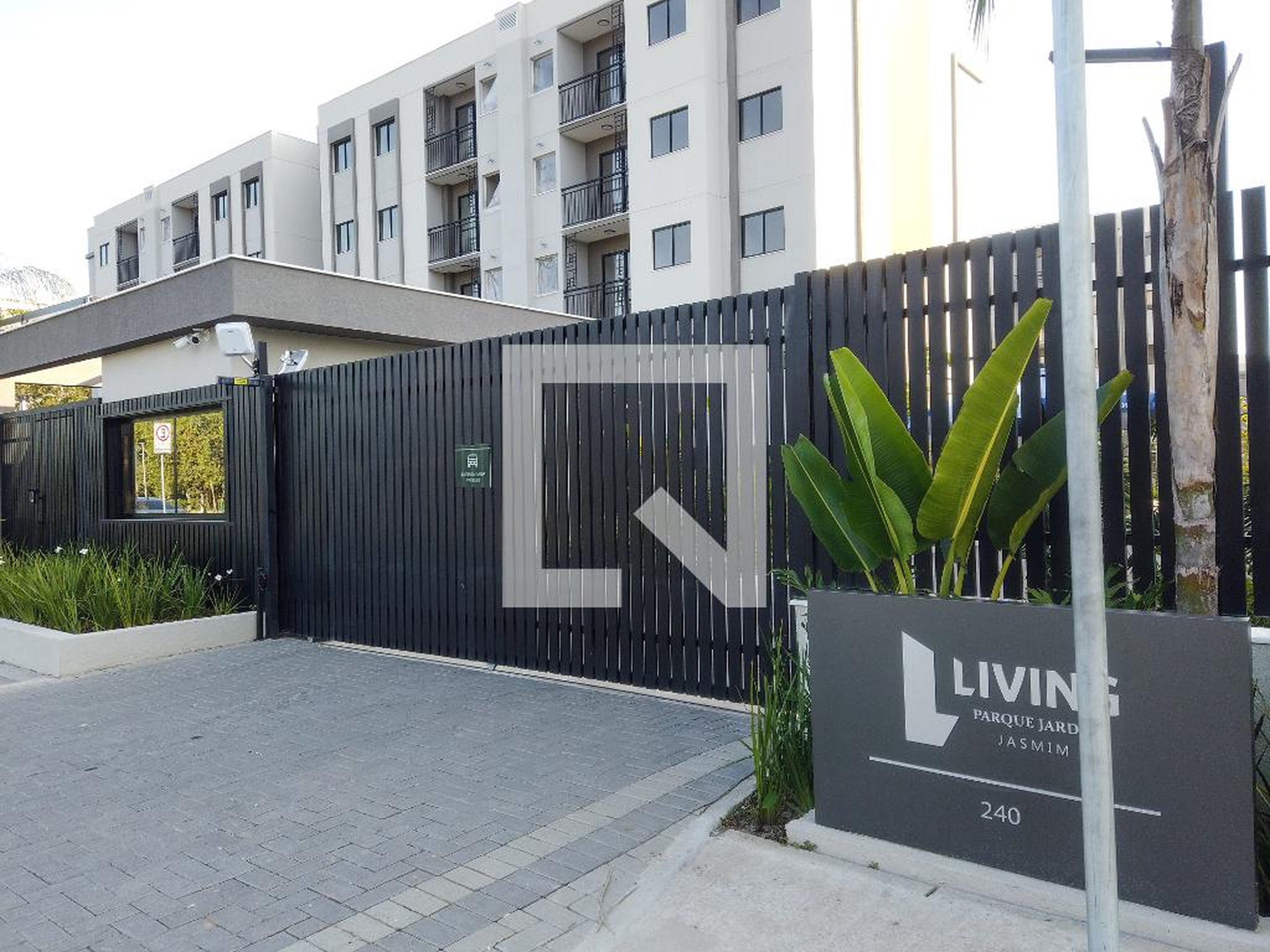 Fachada do Condomínio Condomínio em Estrada dos Bandeirantes, 4215