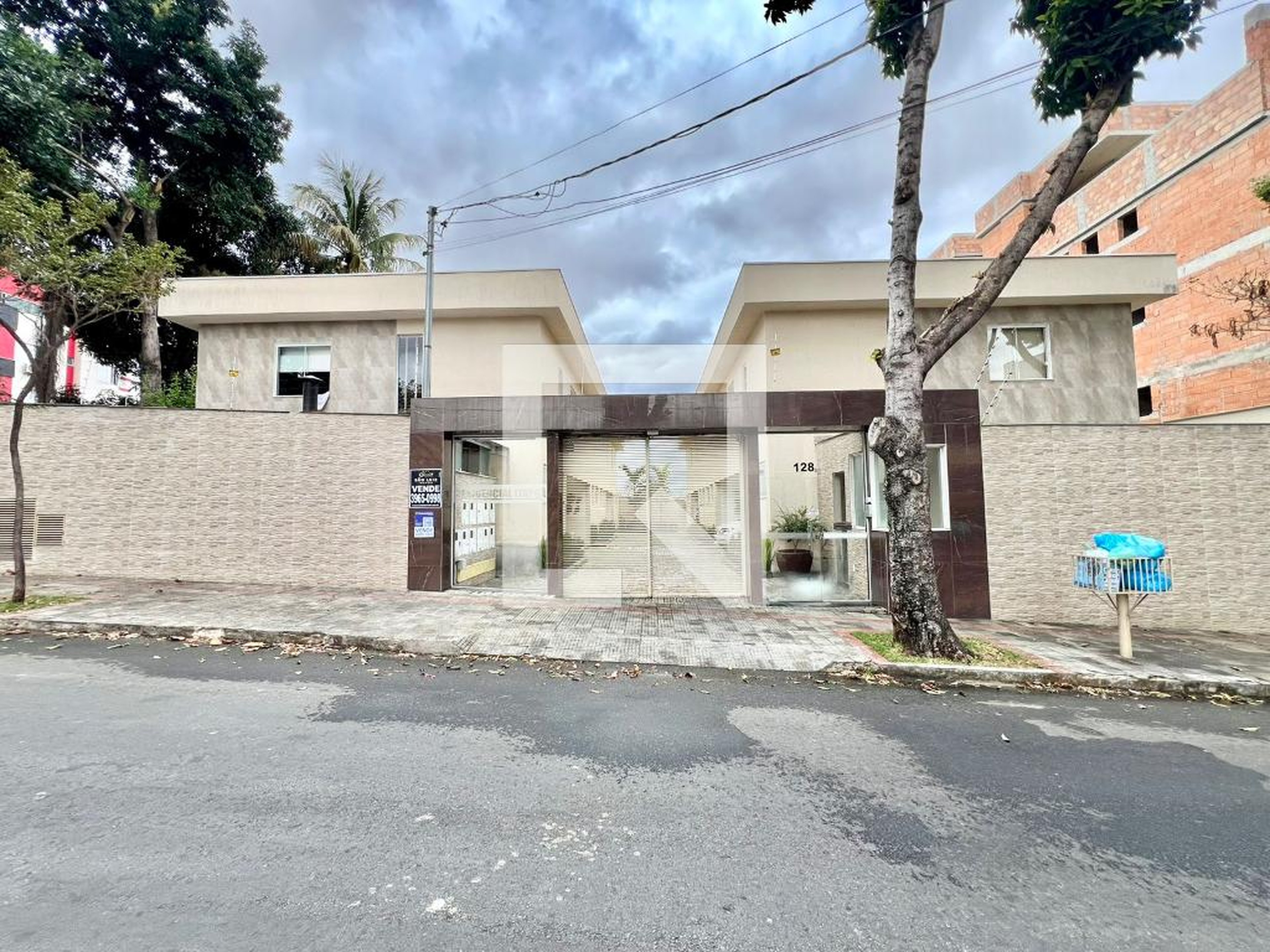 Fachada Condomínio em Rua João Edmundo Caldeira Brant, 128