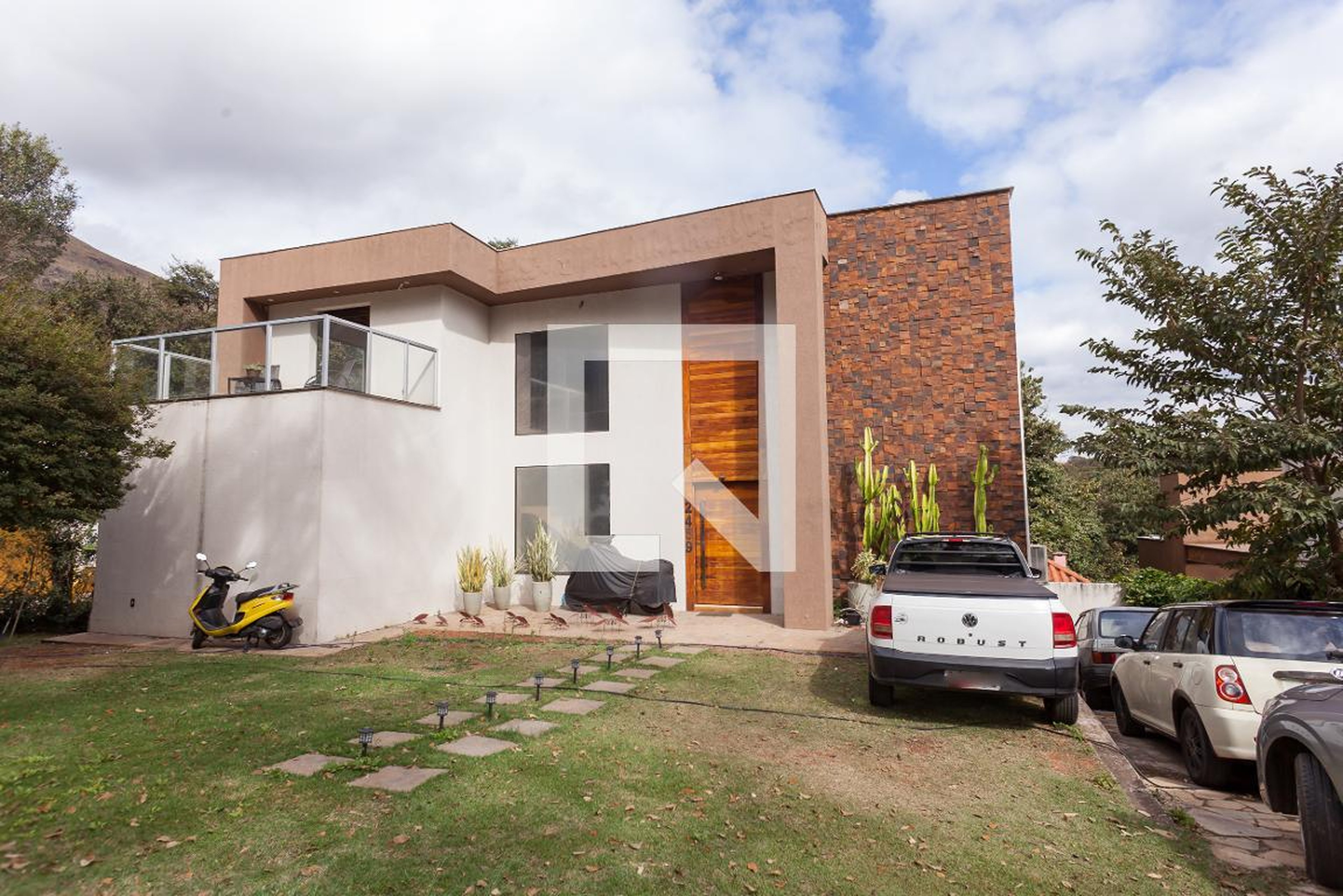 Fachada Condomínio em Avenida da Cachoeira, 2459