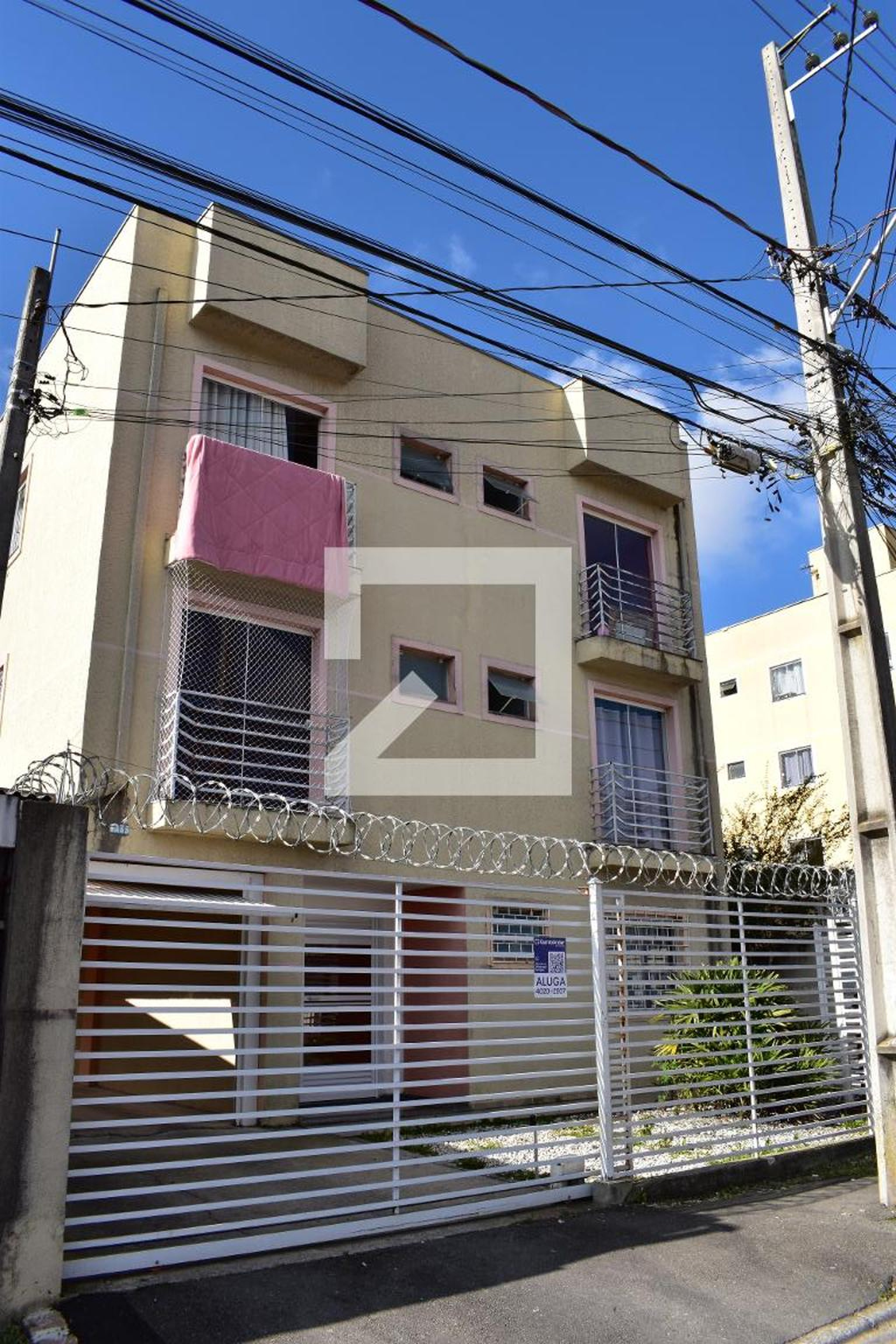 Fachada Condomínio em Rua Aníbal Silva, 1135