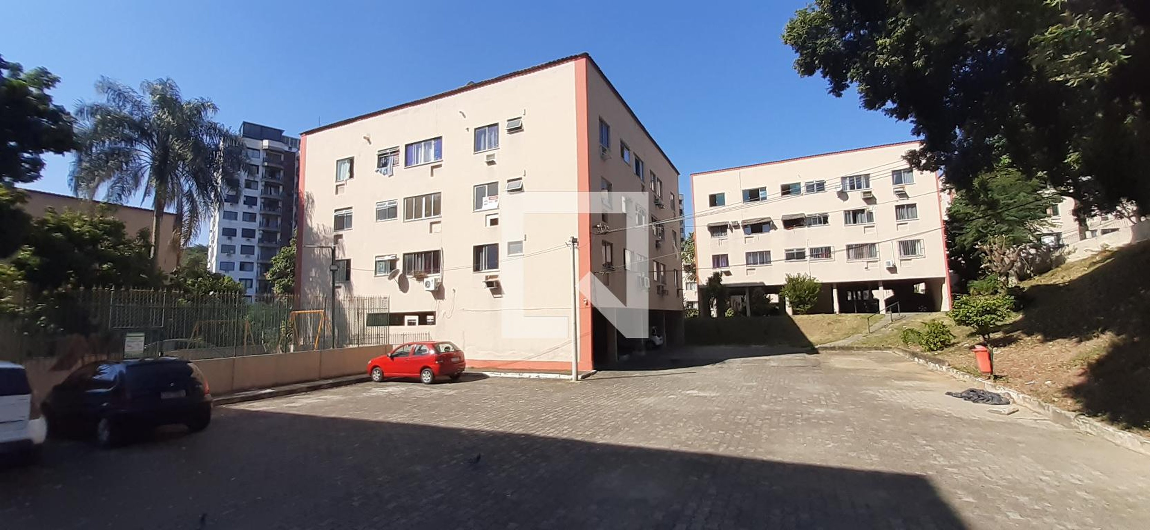 Fachada Condomínio em Rua Mirataia, 298