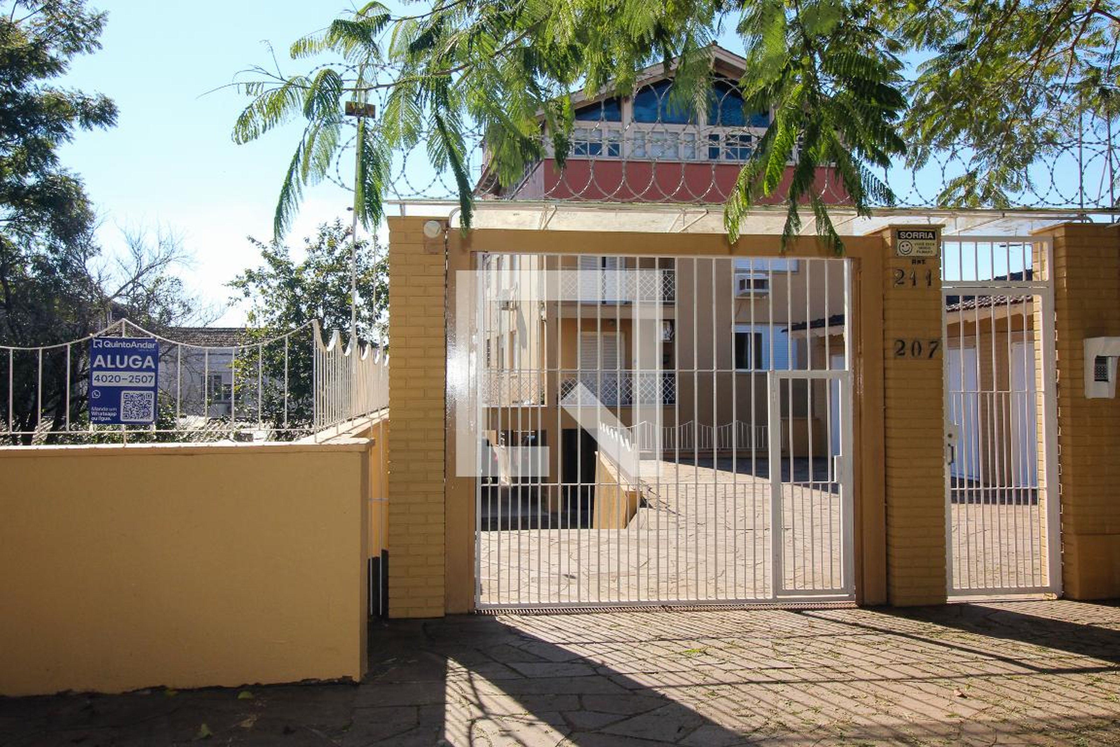 Fachada do Prédio Condomínio em Rua Jorge Jobim, 207