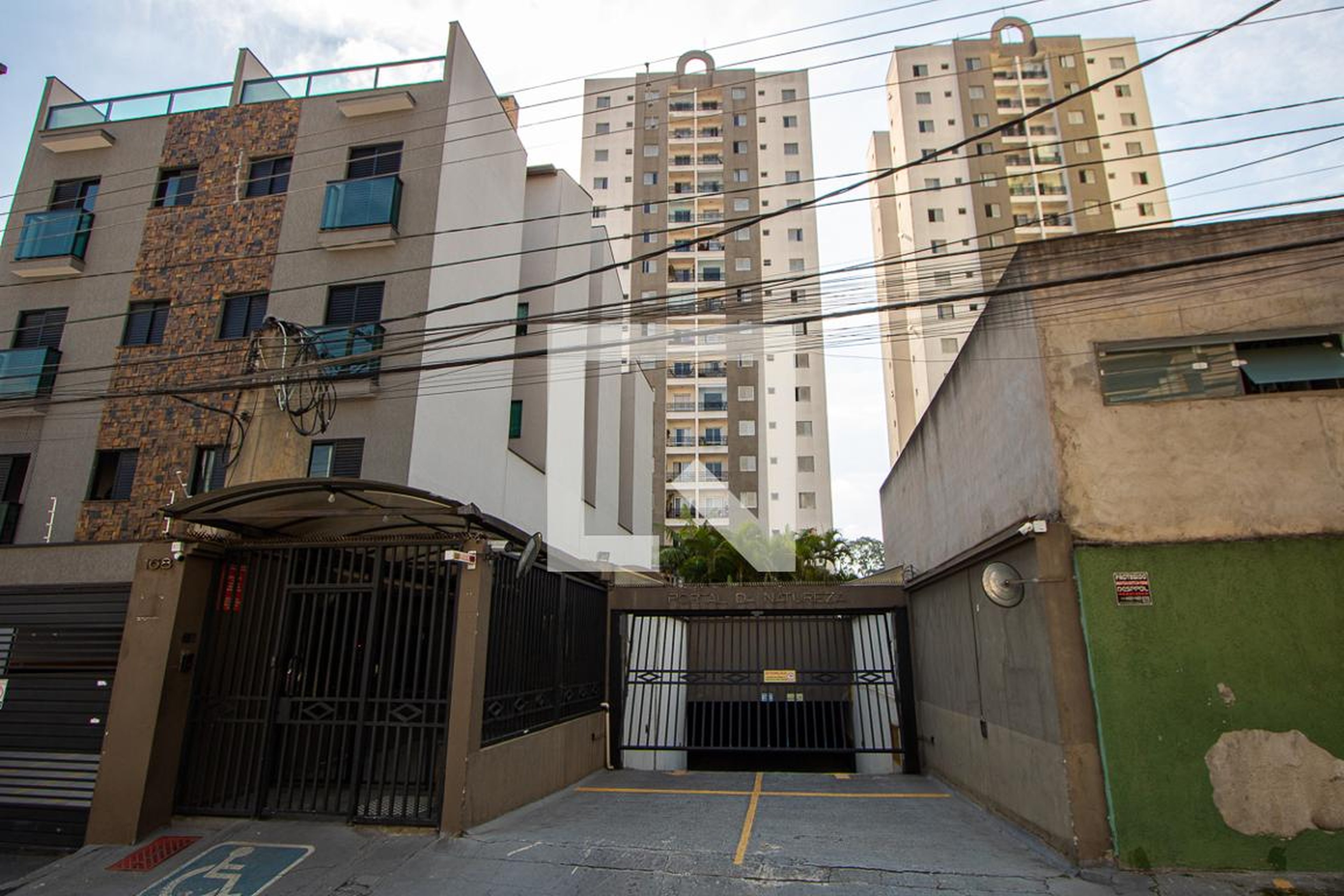 Fachada do condomínio Condomínio Portal da Natureza