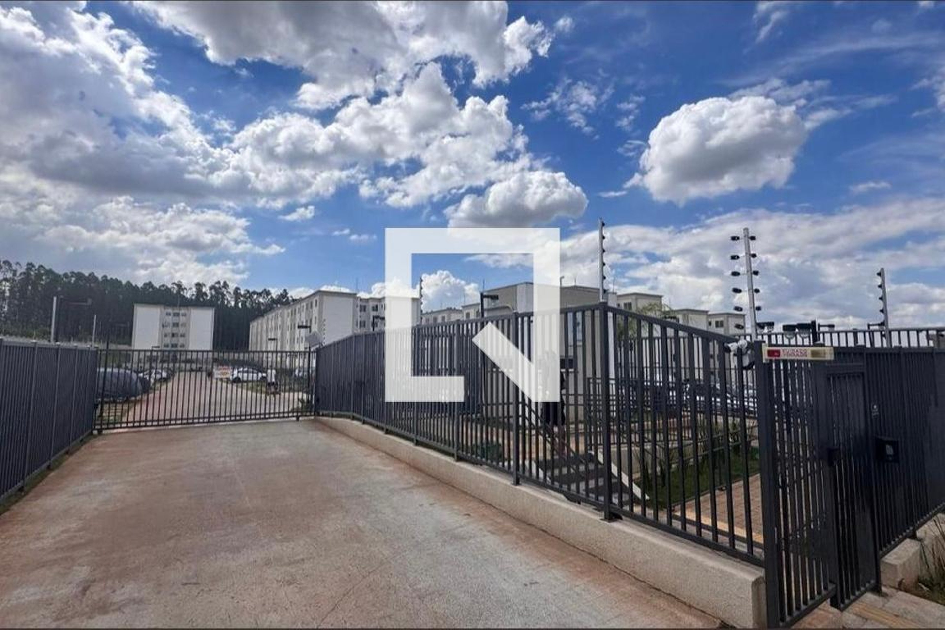 Fachada do Condomínio Condomínio em Rua Gertrúdes Môro Rossin, 319