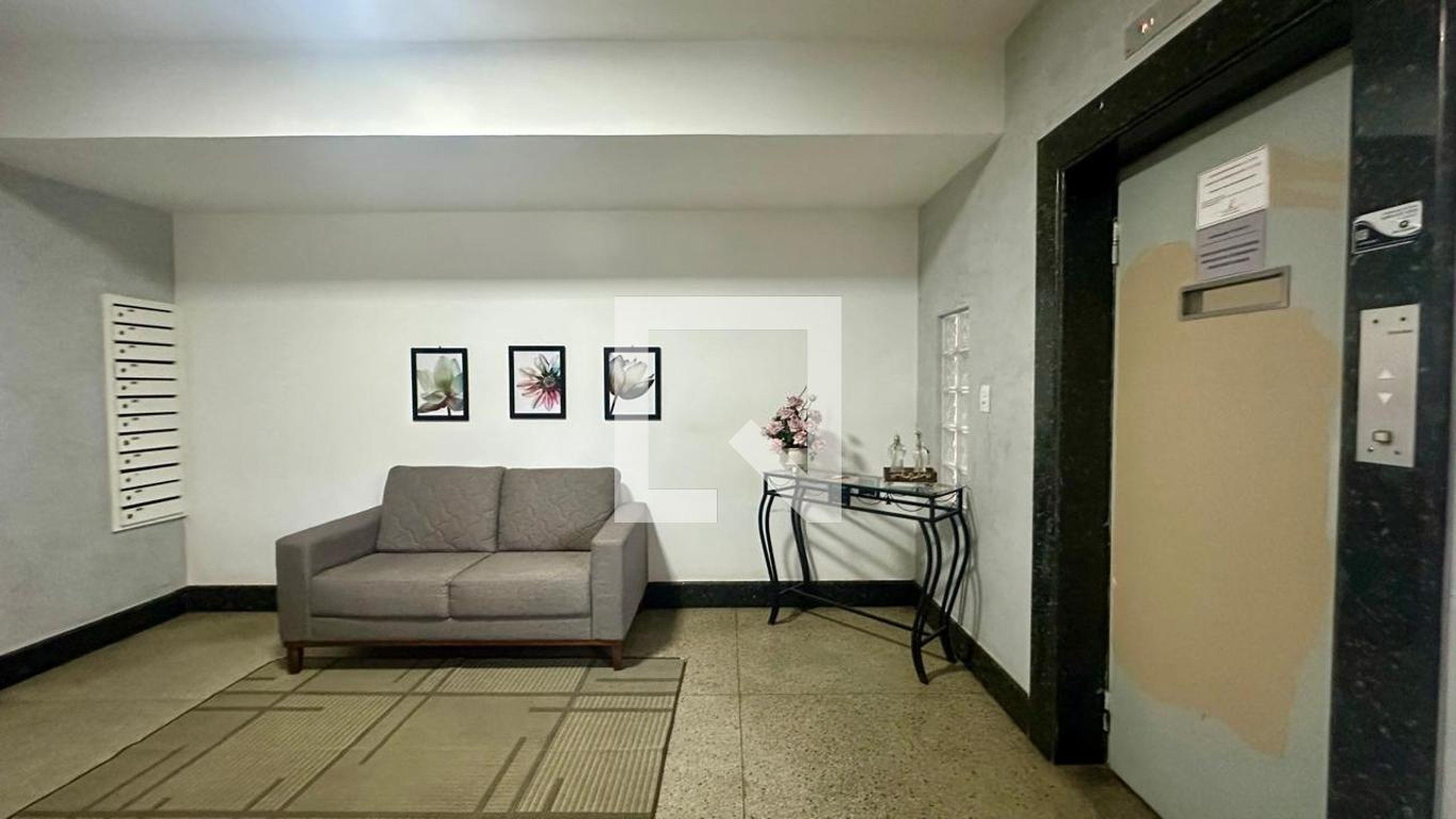 Hall social Condomínio em Rua Divinópolis, 313