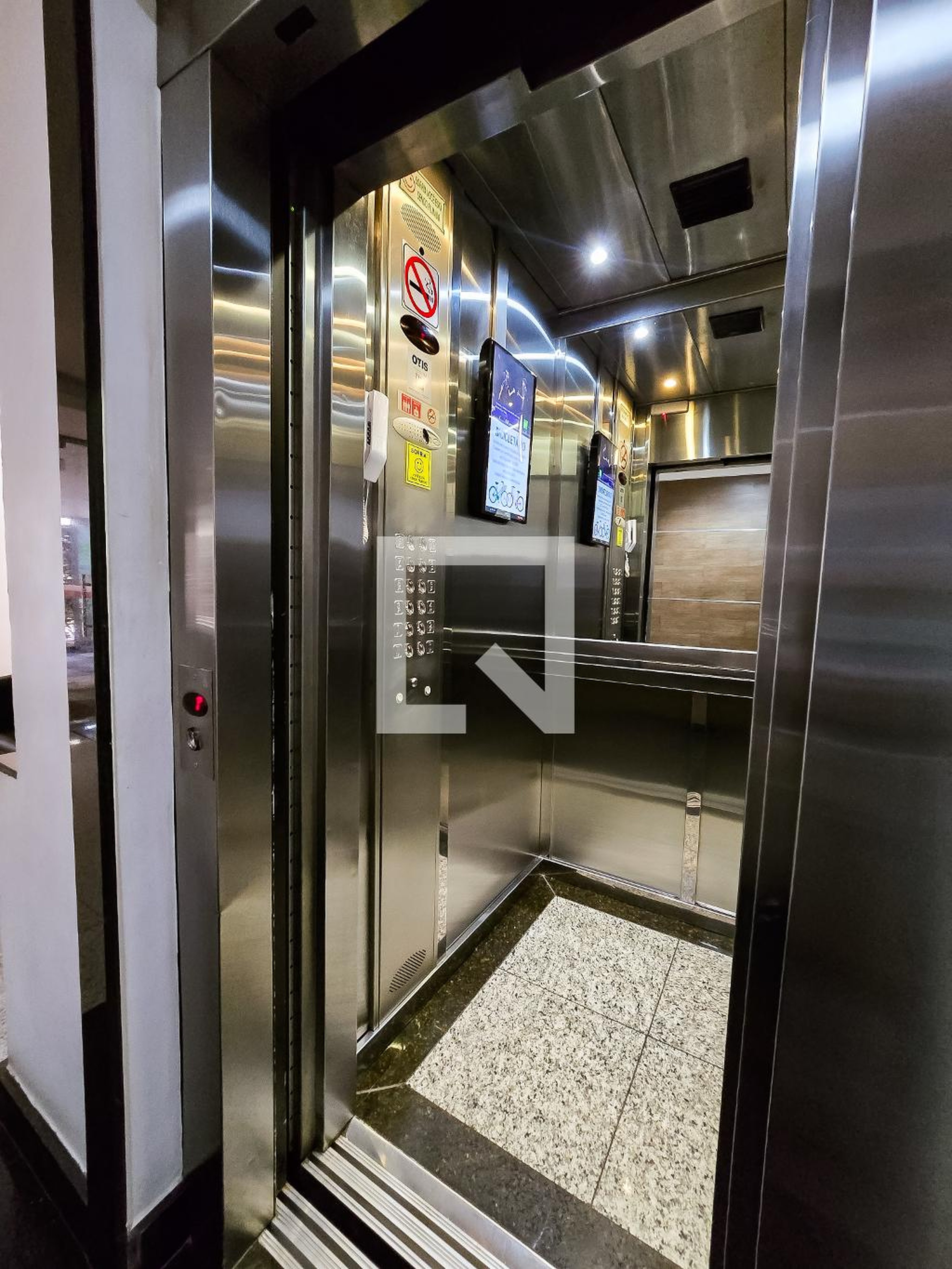 Elevador - Edifício Pomar do Meyer