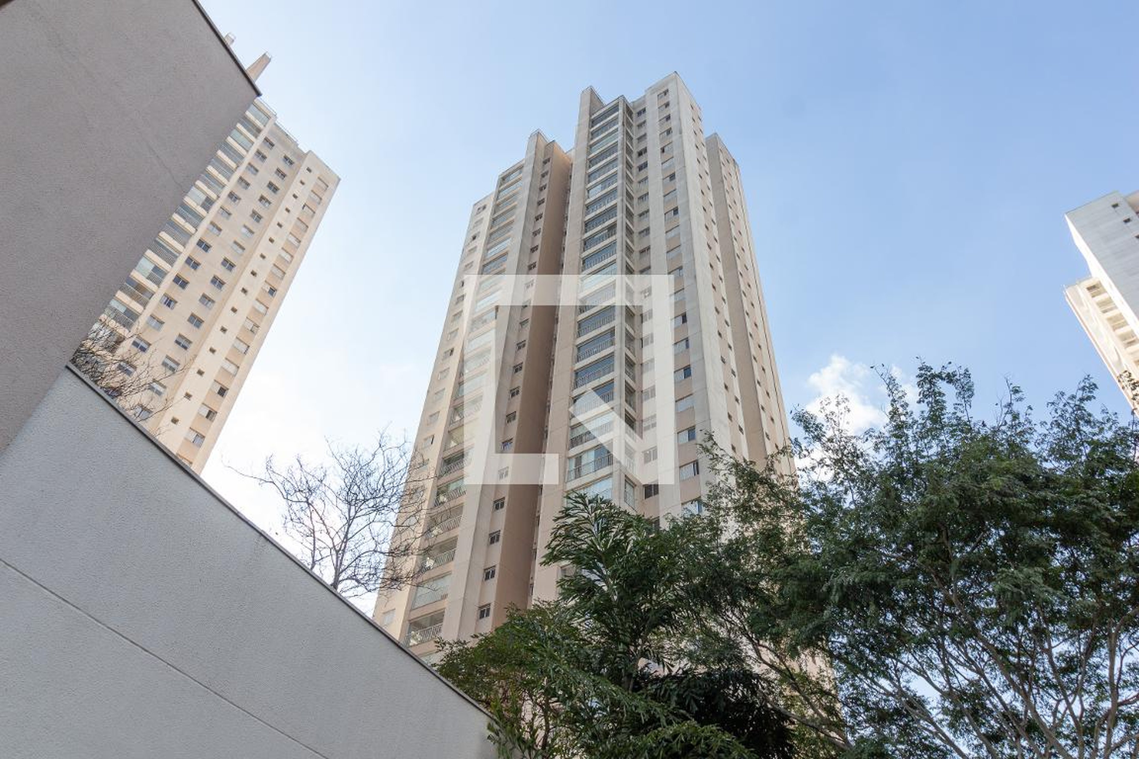 Fachada Condomínio em SP-270, 102