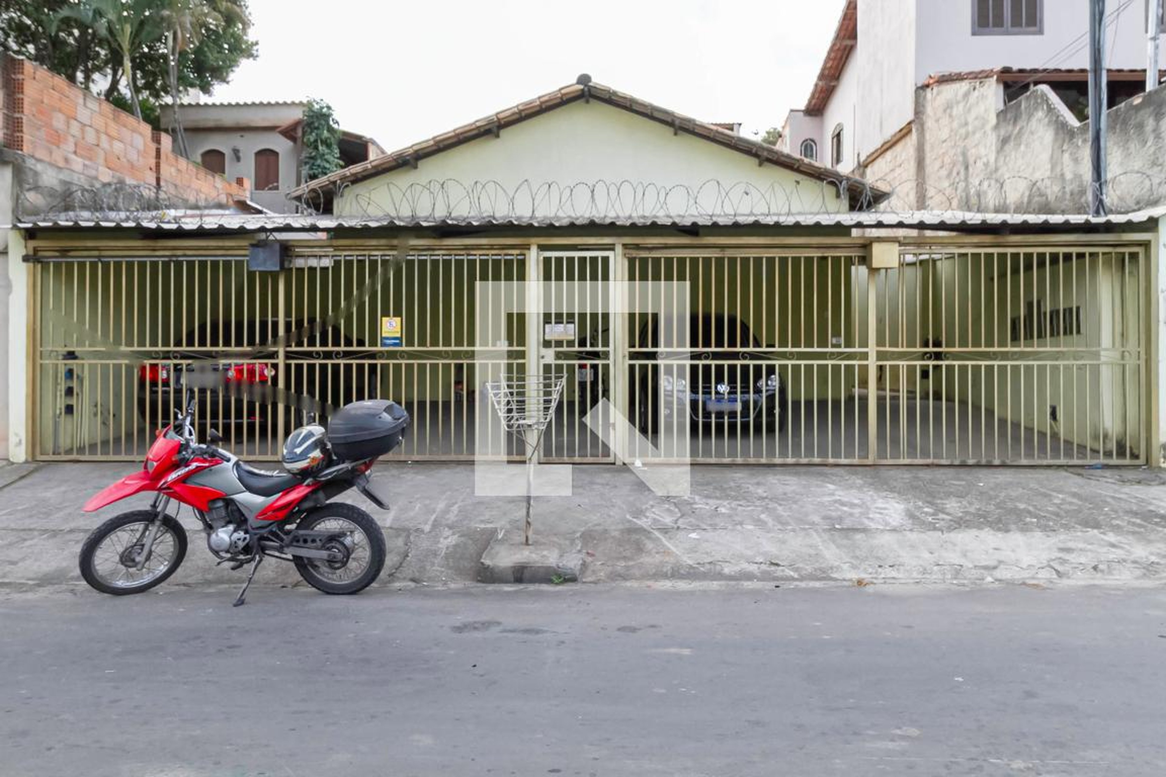 Fachada Condomínio em Rua Maria Soares Chaves, 198