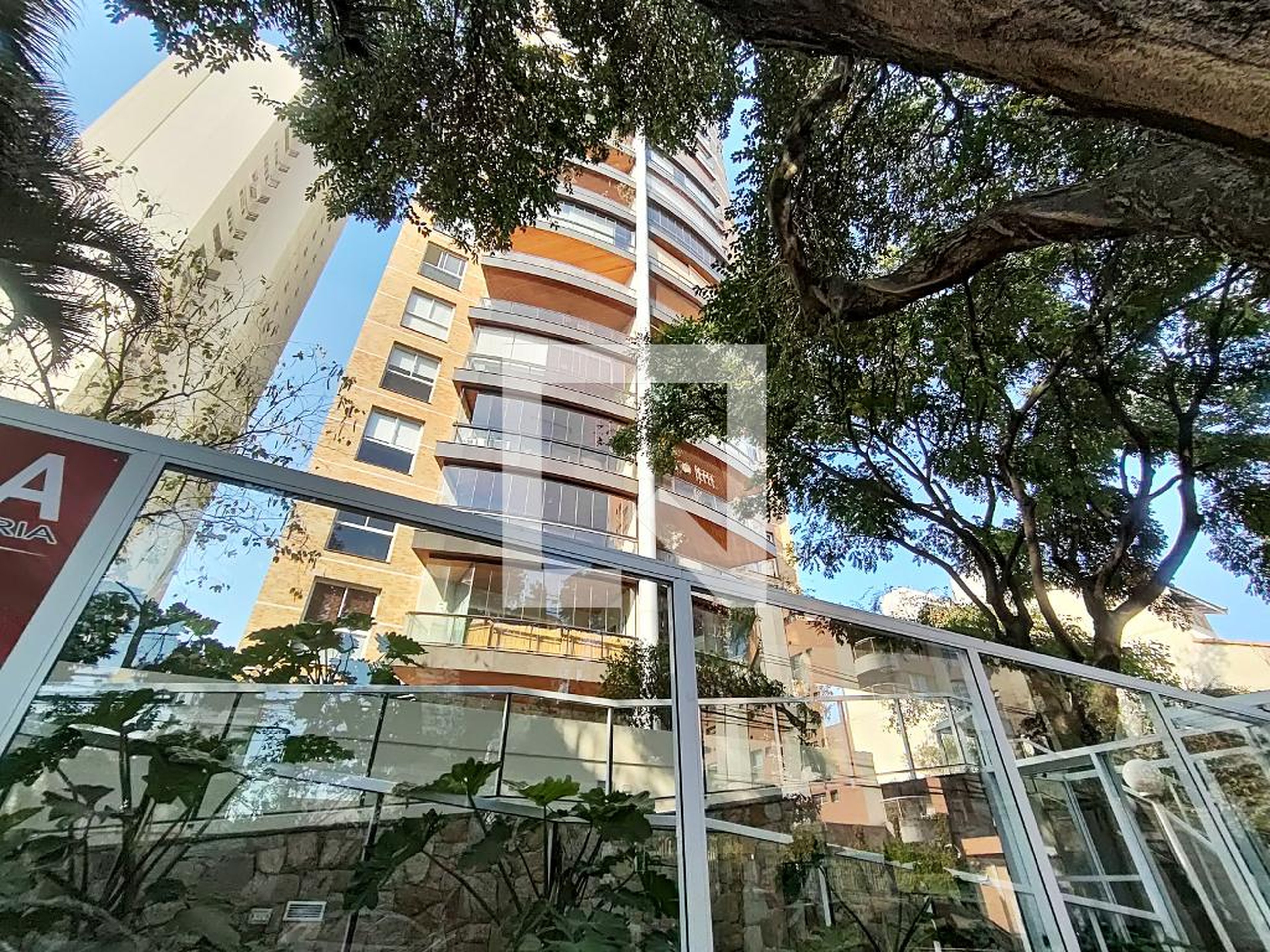 Fachada Condomínio em Rua Padre Carvalho, 292