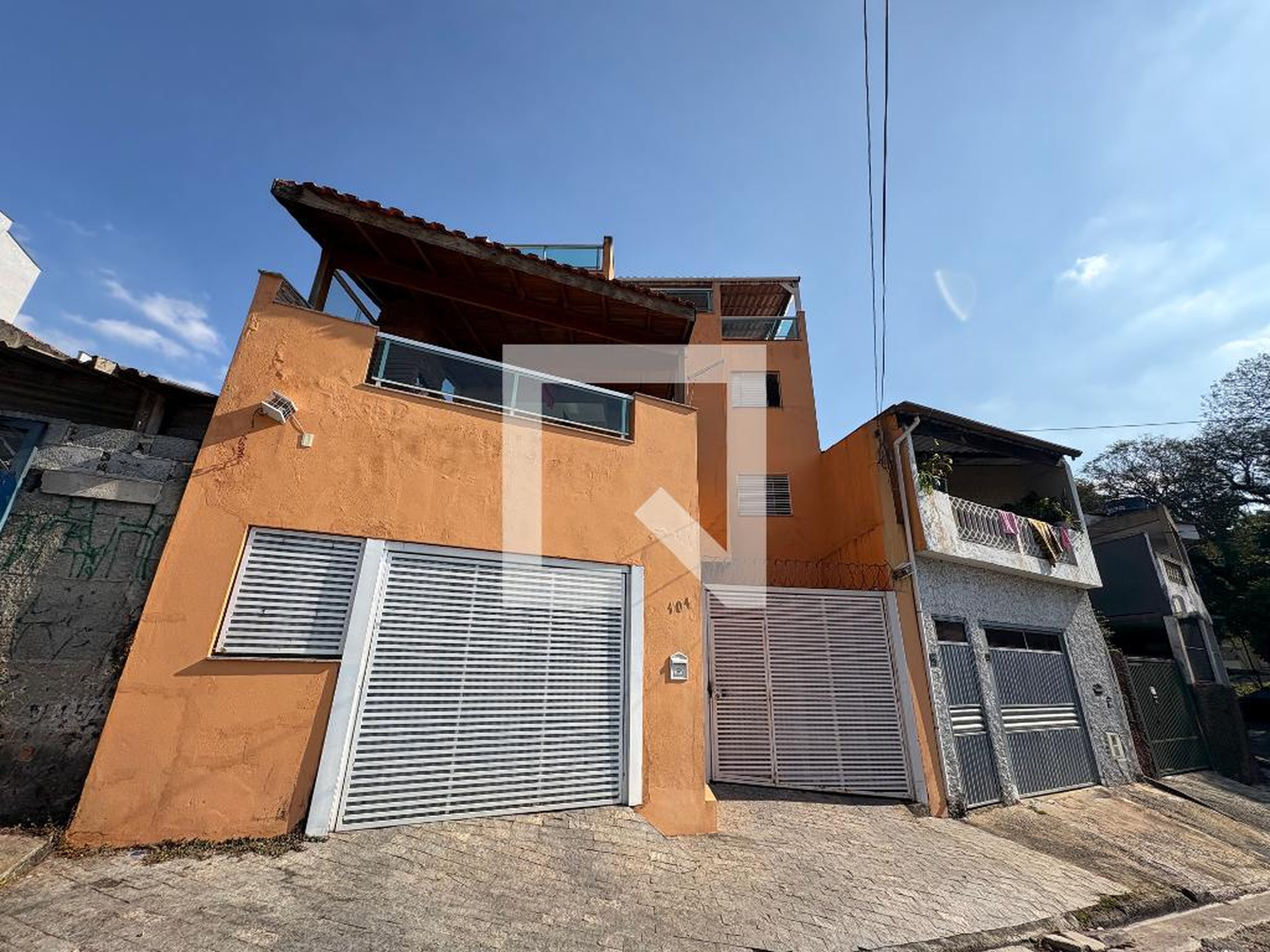 Fachada Condomínio em Rua Ana Cintra, 101