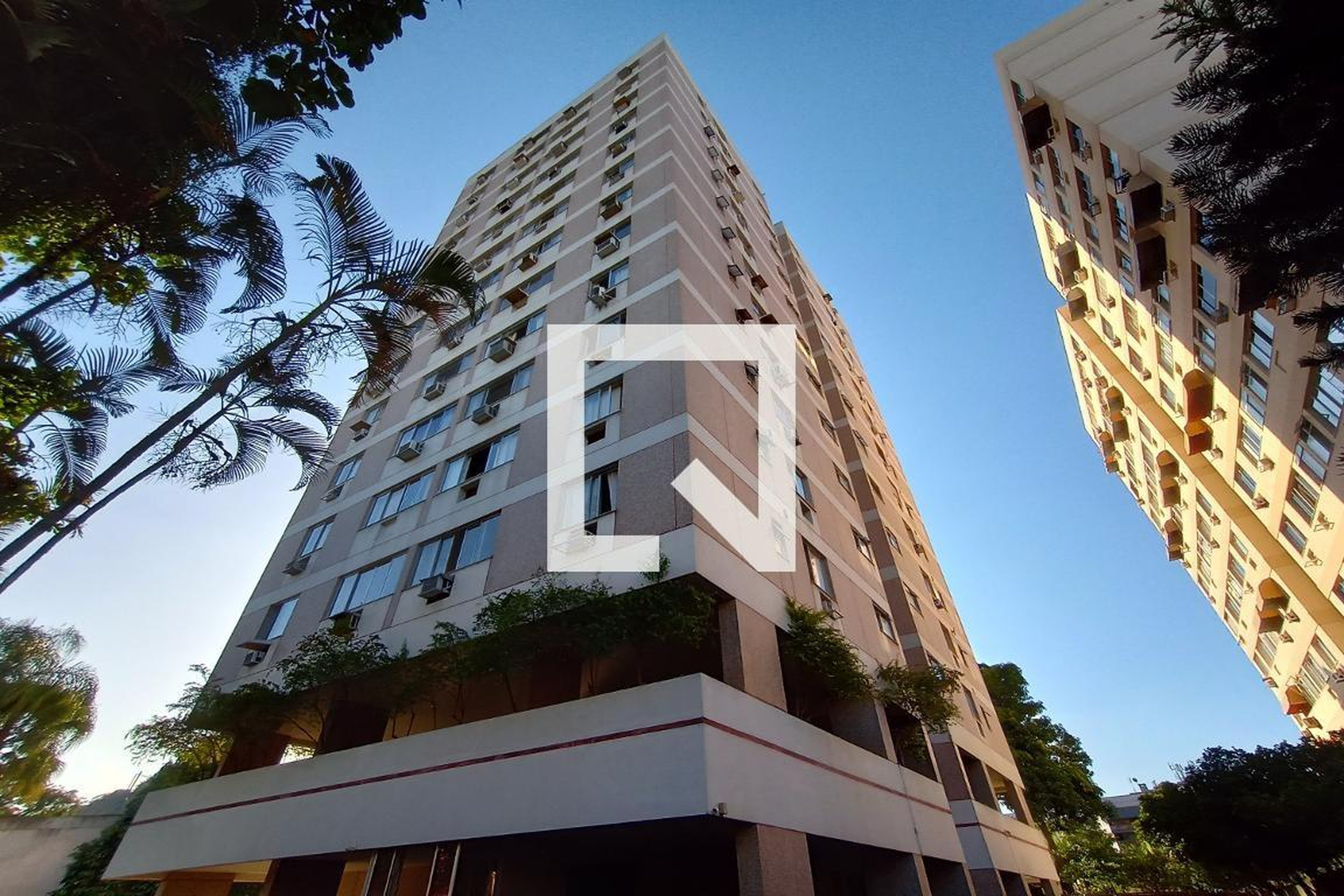 Fachada Edifício Condado Monte Real