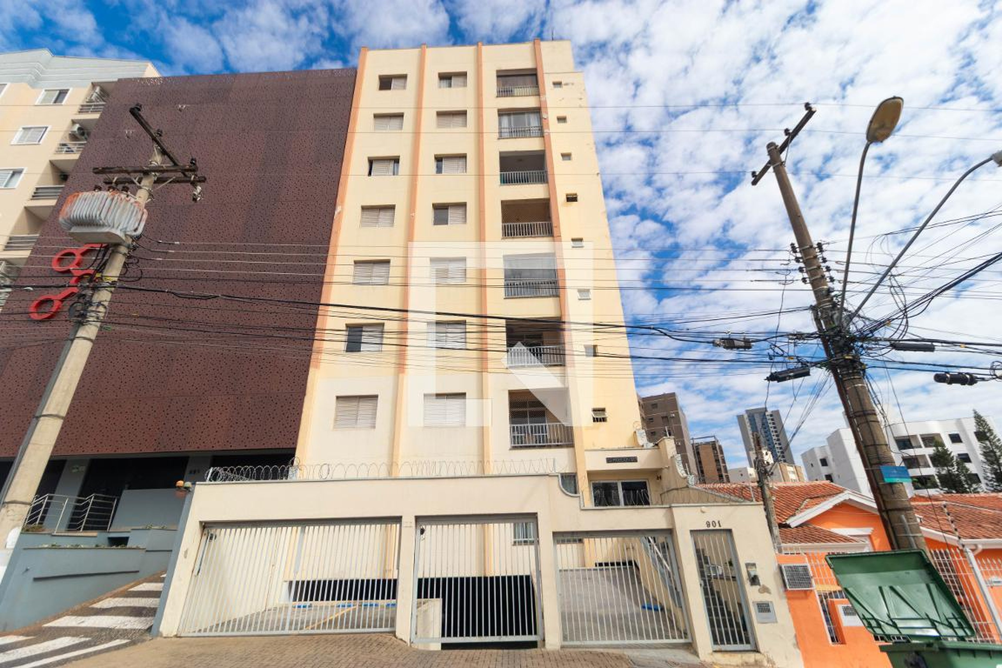 Fachada Condomínio em Avenida Doutor Arlindo Joaquim de Lemos, 901
