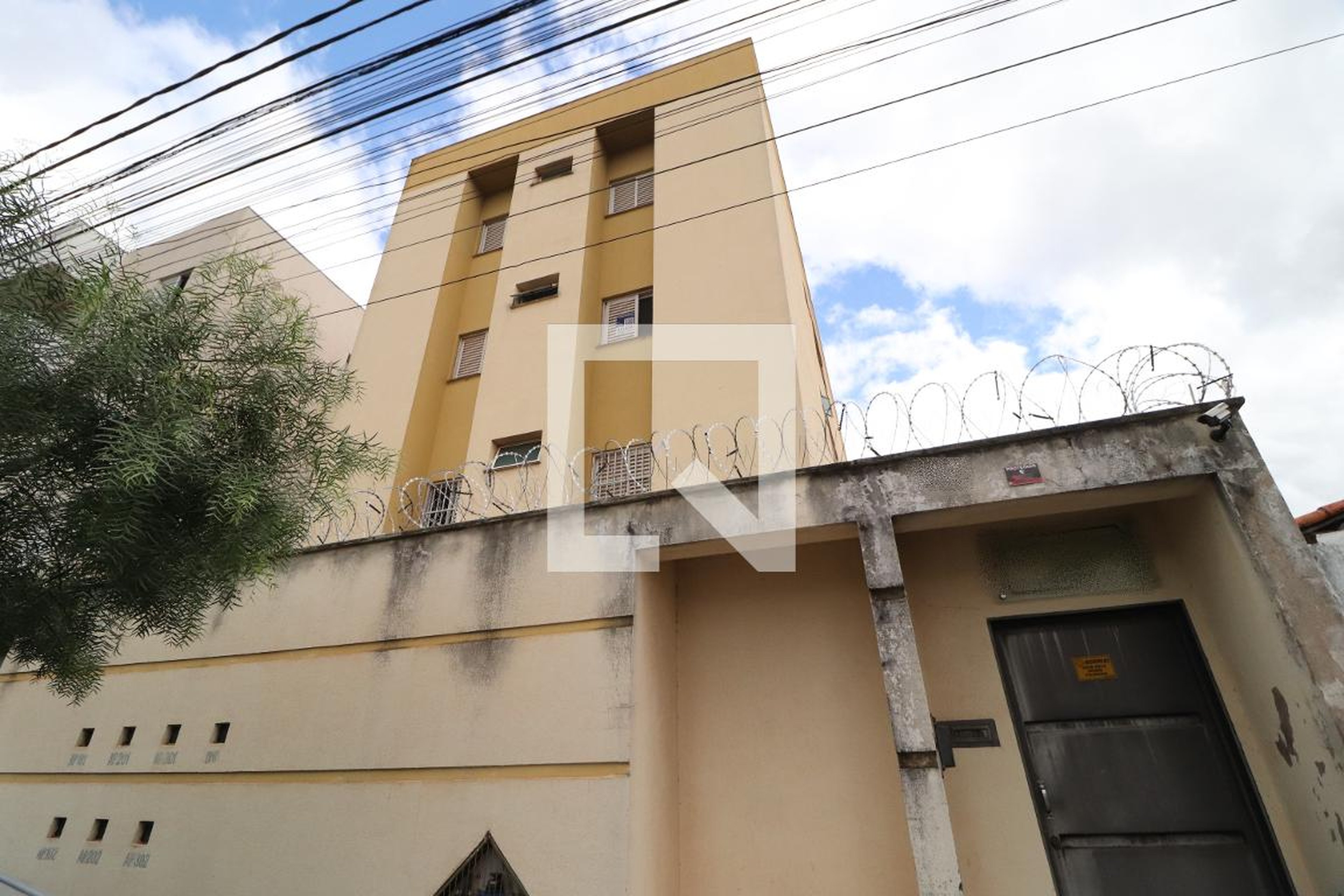 Fachada Condomínio em Rua Nelson de Oliveira, 264