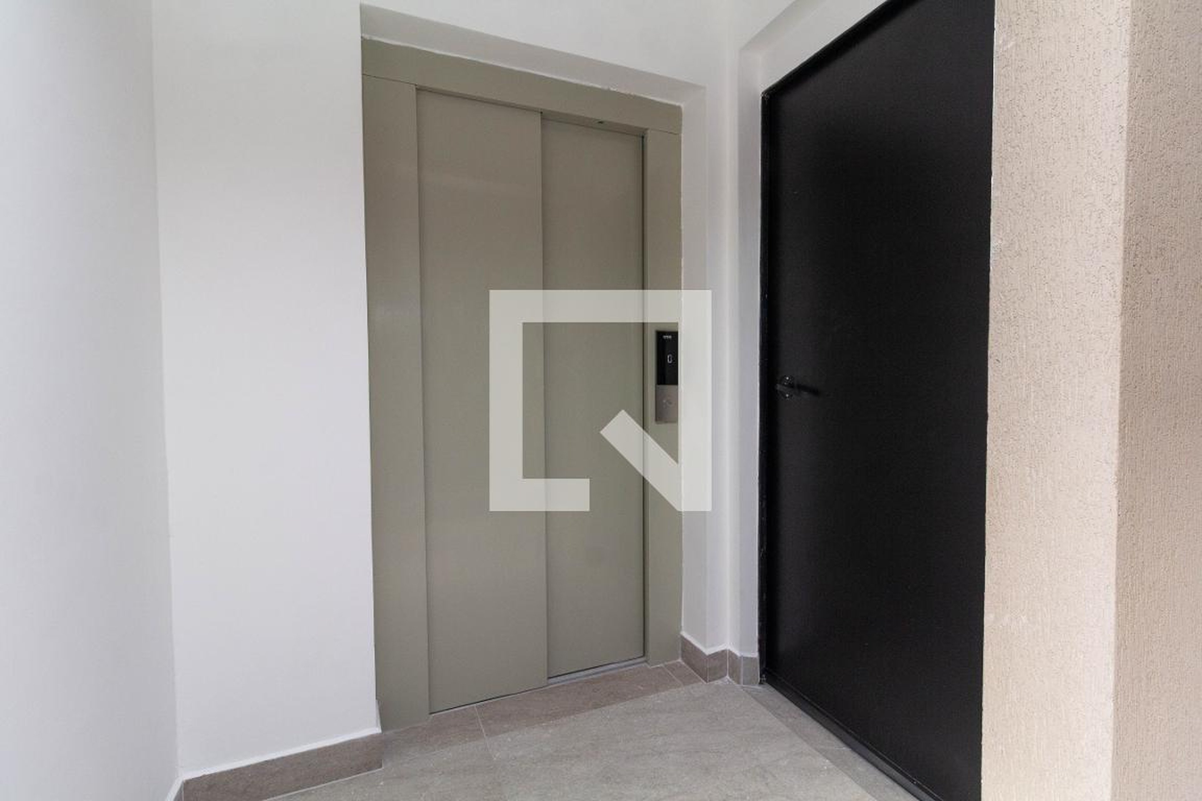 Elevador Condomínio em Rua Inês Monteiro, 96