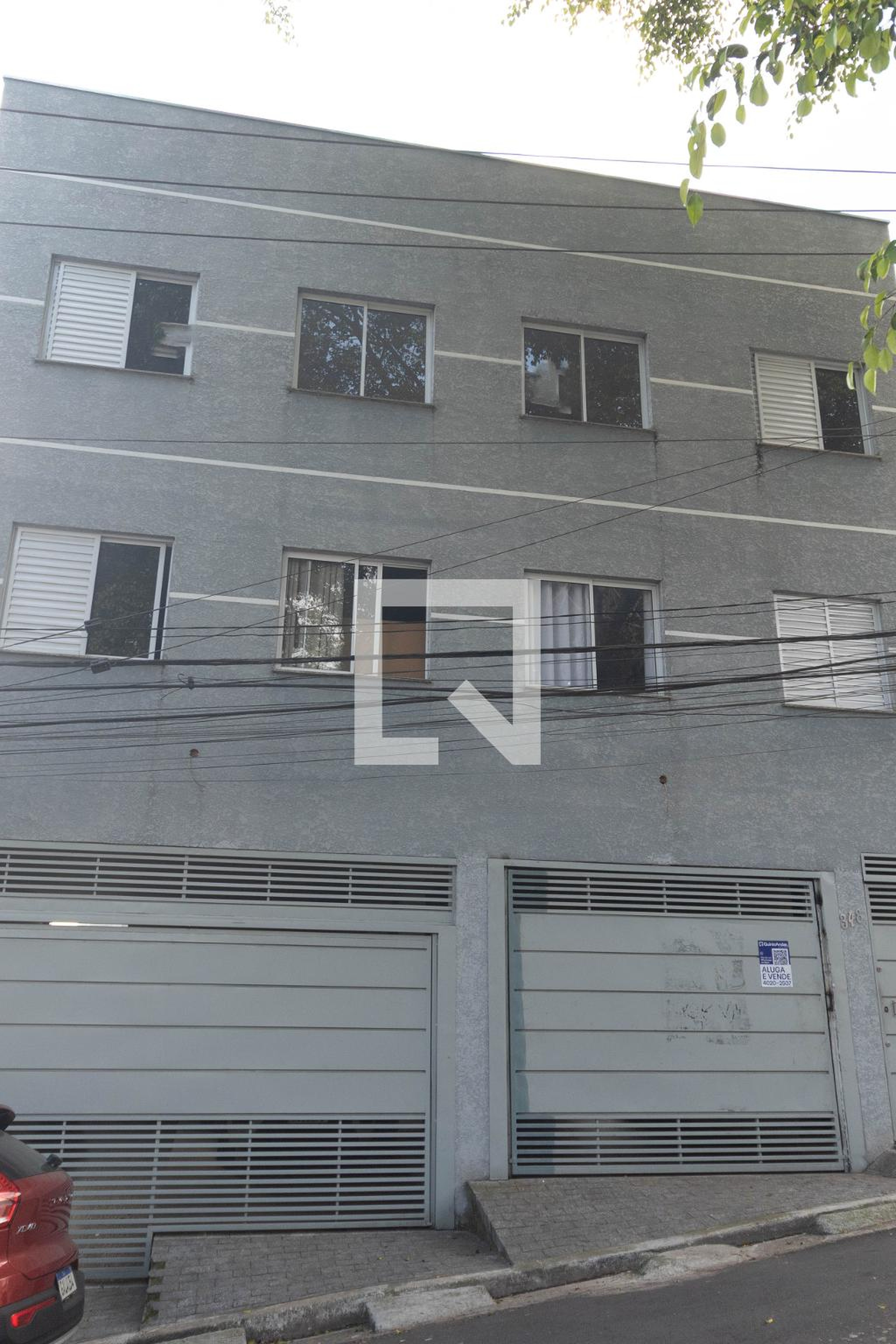 Fachada Condomínio em Rua Claudionor Barbieri, 348