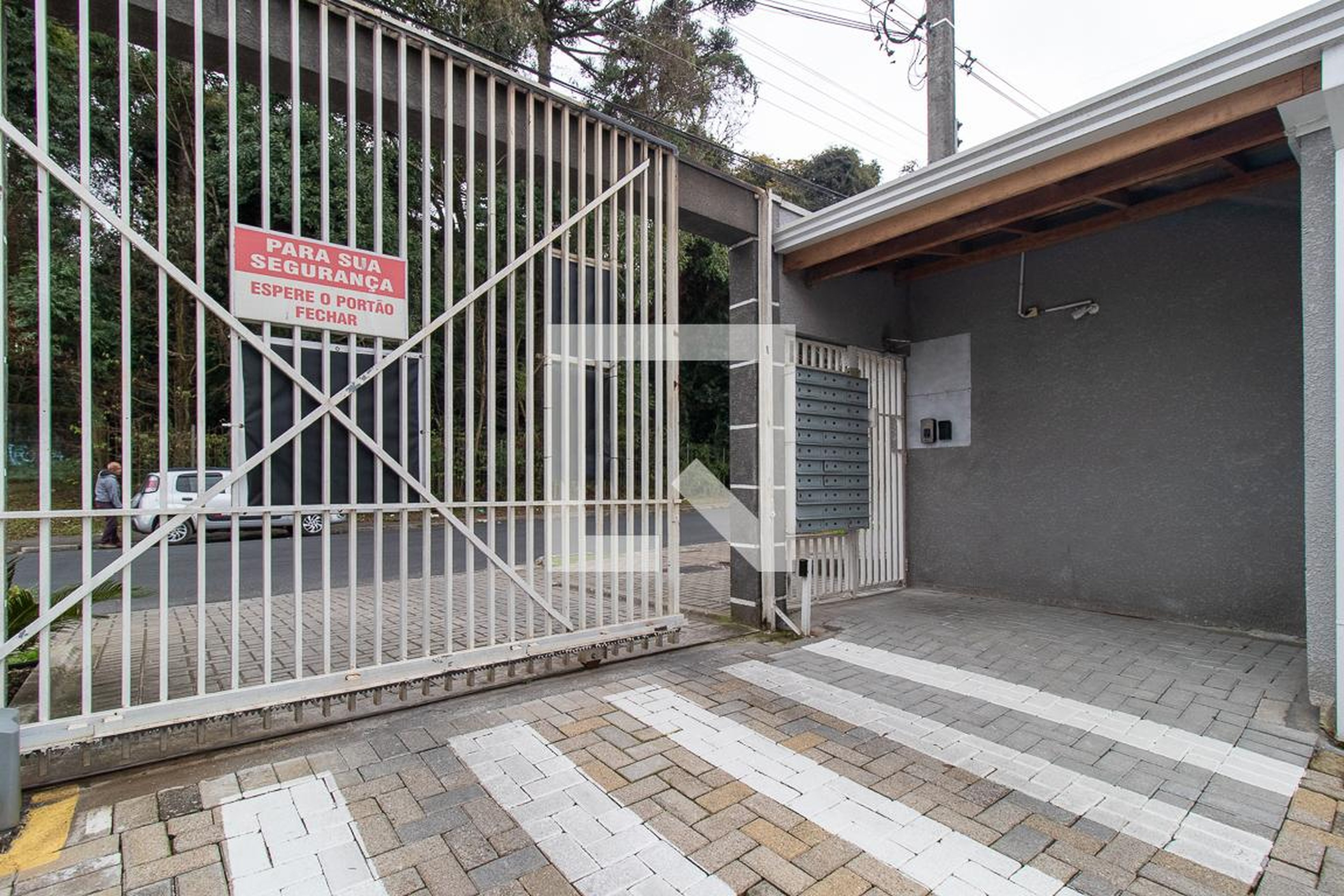 Entrada Condomínio em Rua Paulo Setúbal, 5517
