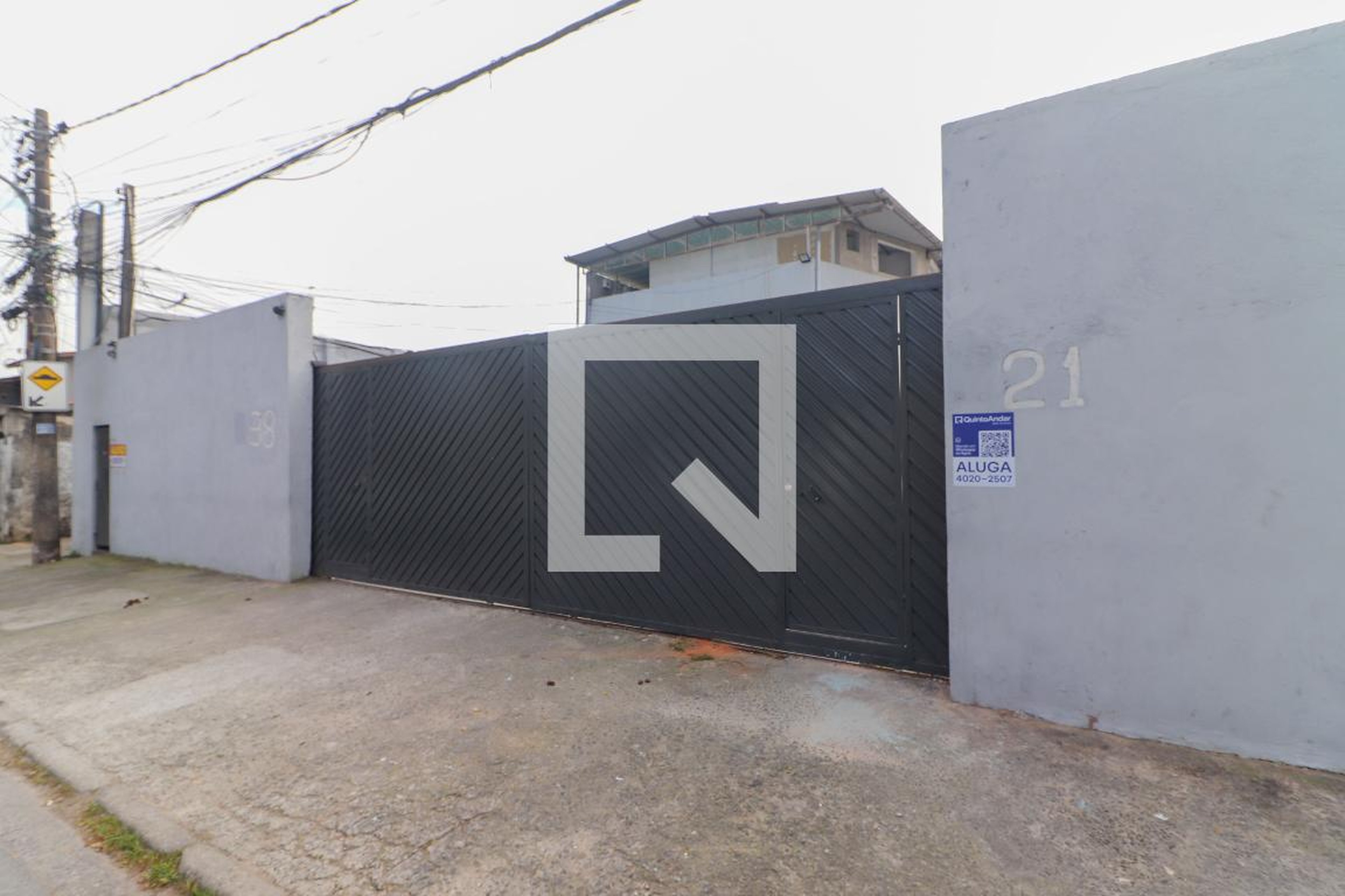 Fachada Condomínio em Rua Tasselli Ugo, 38