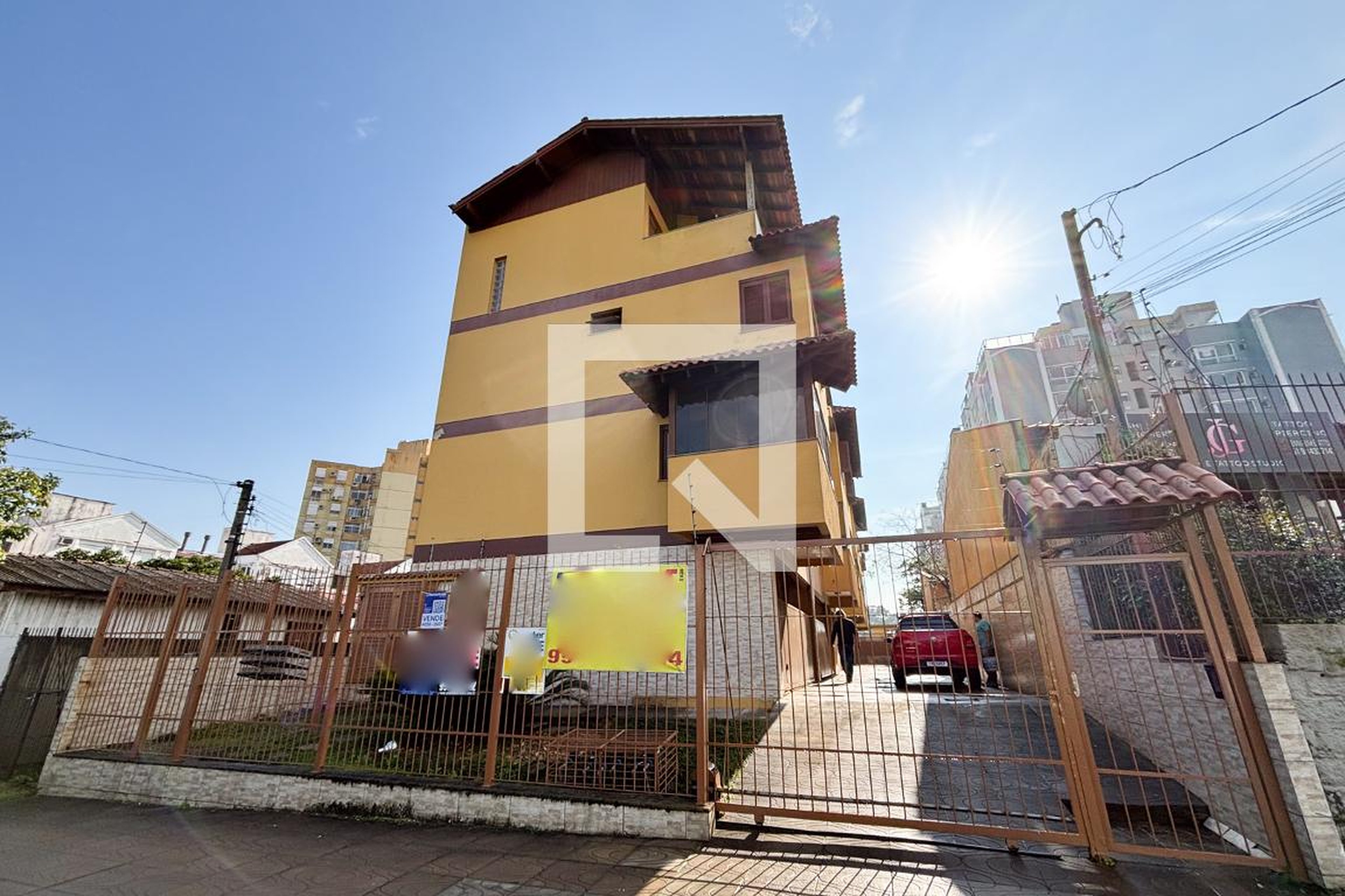 Fachada Condomínio em Rua Coronel Massot, 134