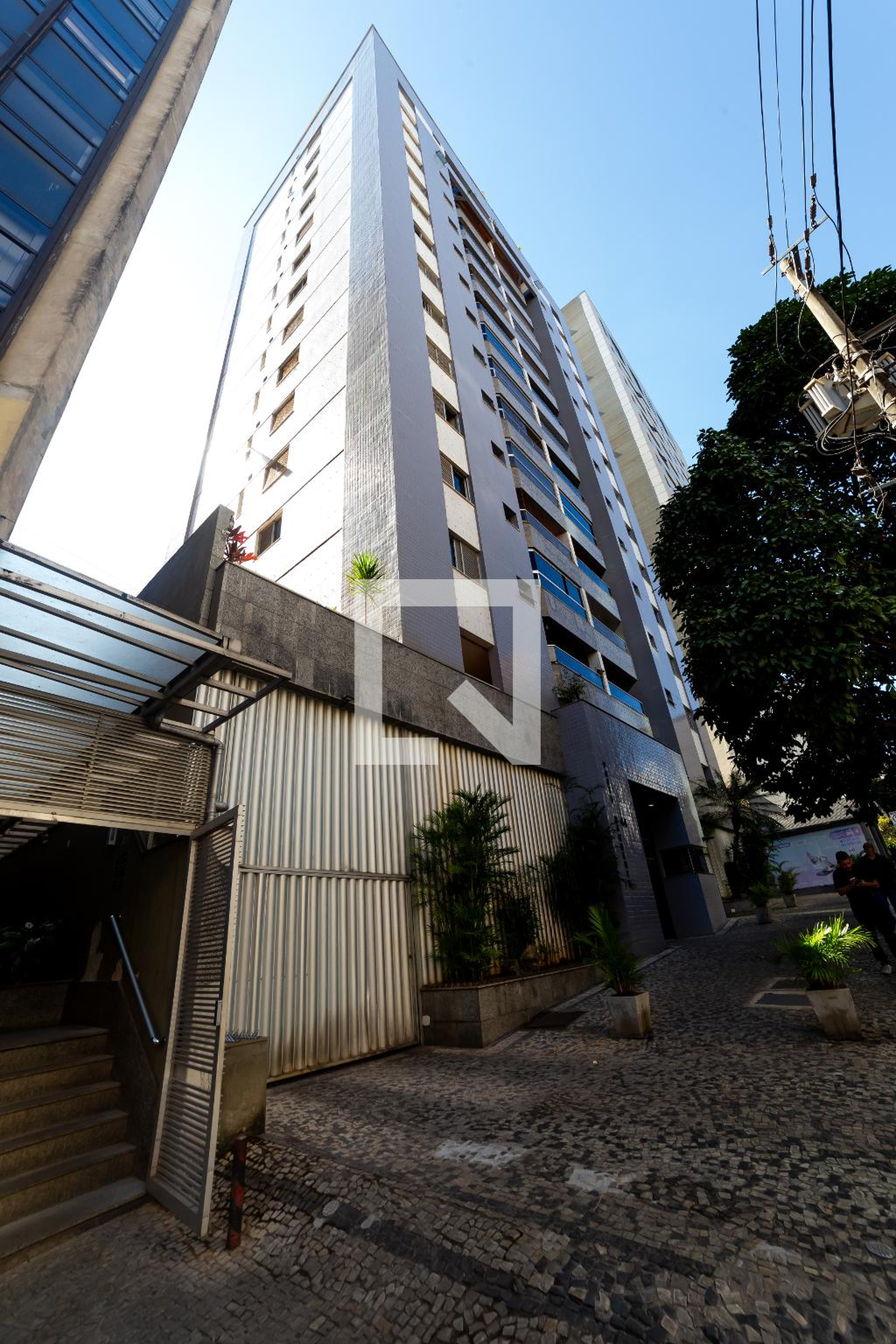 Fachada do Prédio Condomínio em Rua Santa Rita Durão, 44