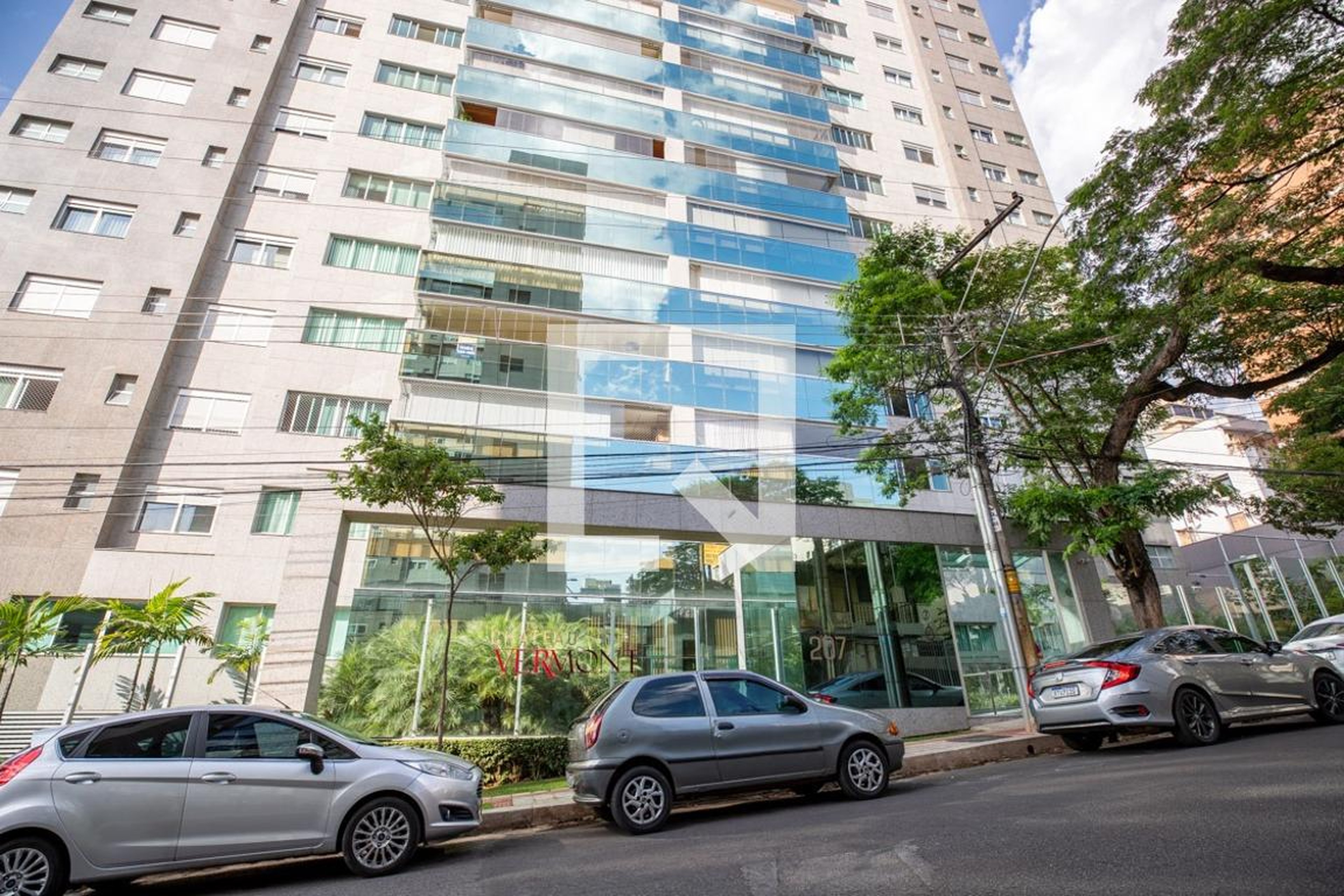 Fachada Condomínio em Rua Joaquim Lustosa, 350