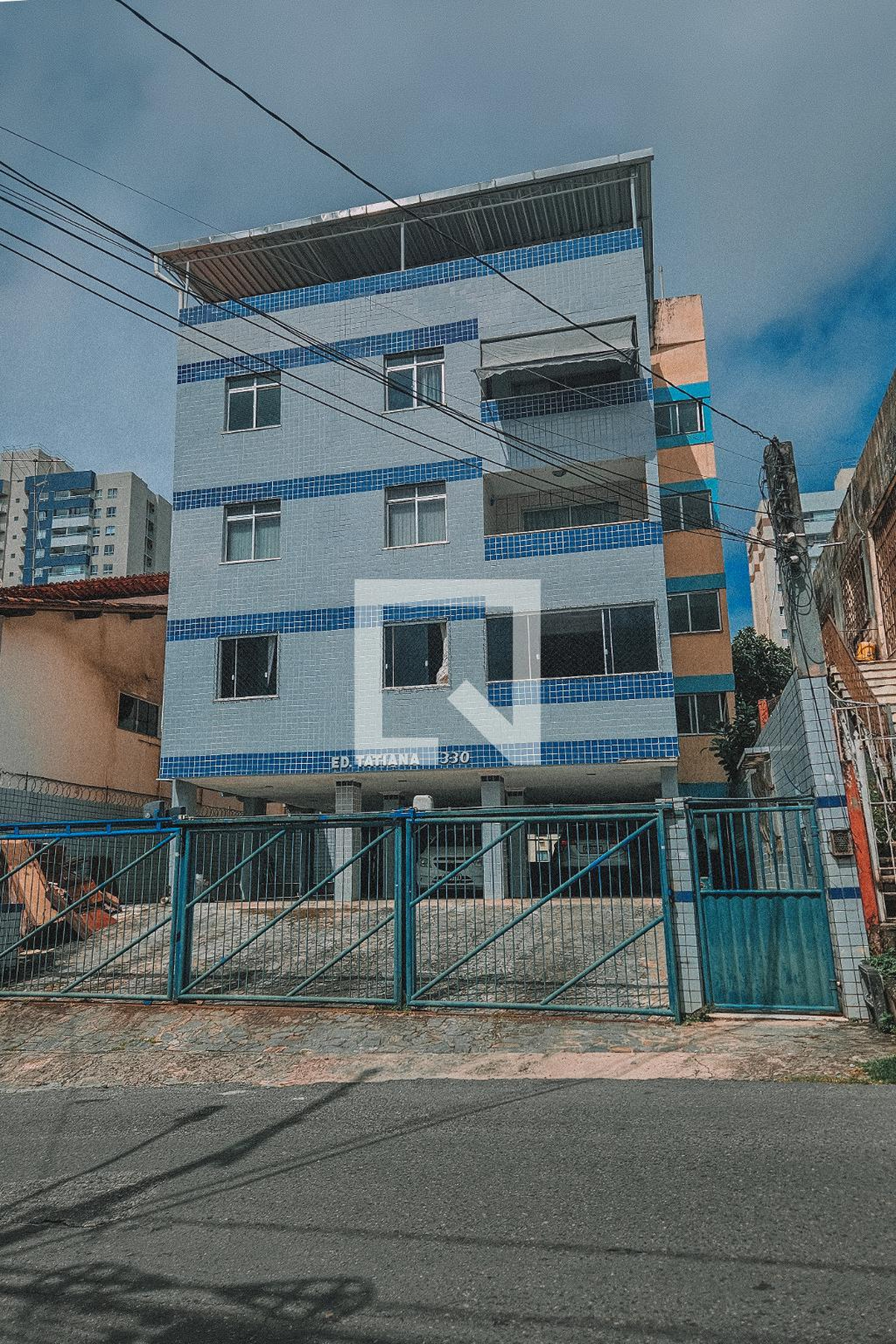 Fachada Condomínio em Rua Hélio de Oliveira, 330