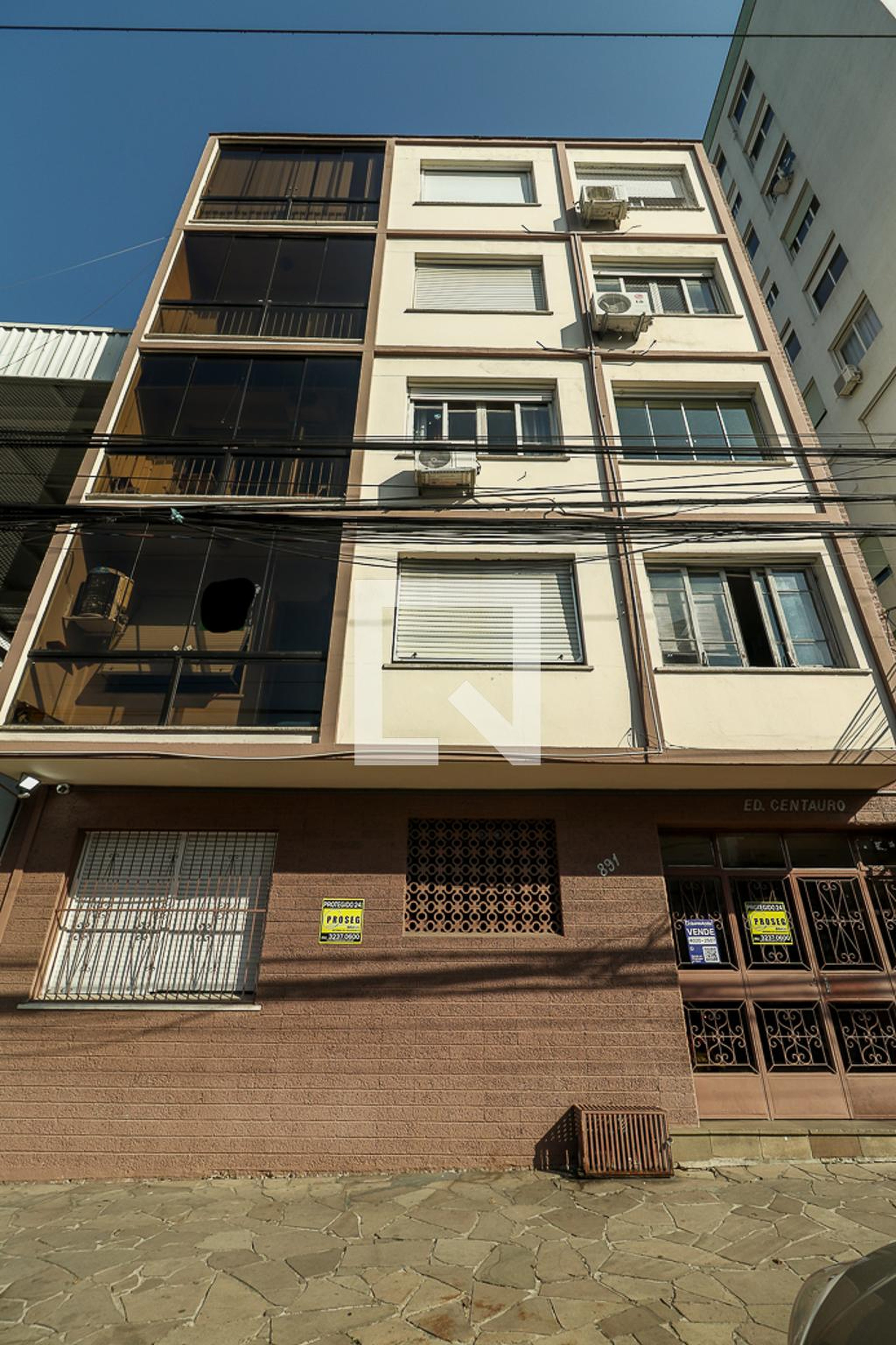 Fachada Condomínio em Avenida Protásio Alves, 891