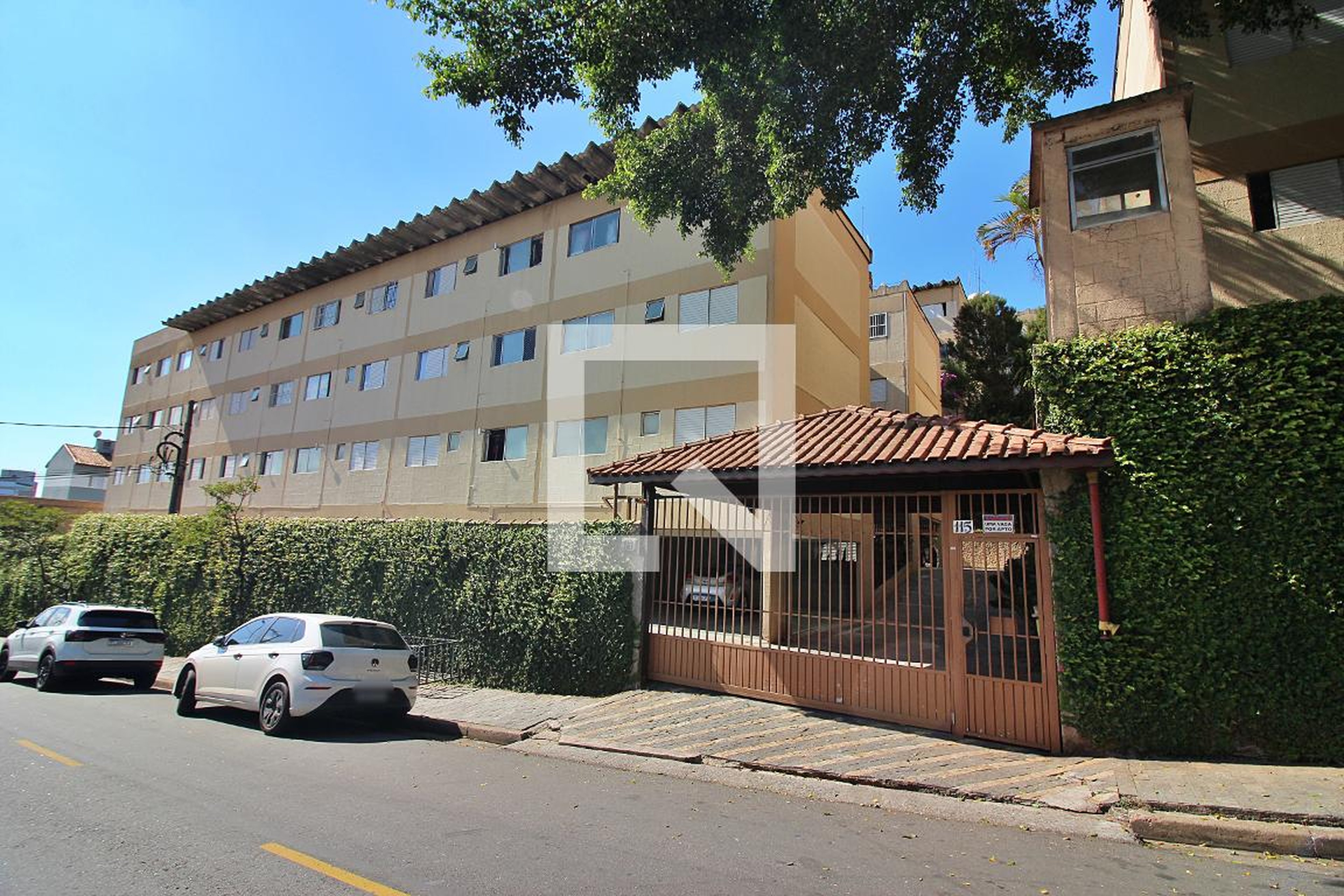 Fachada Condomínio em Rua Newton, 115