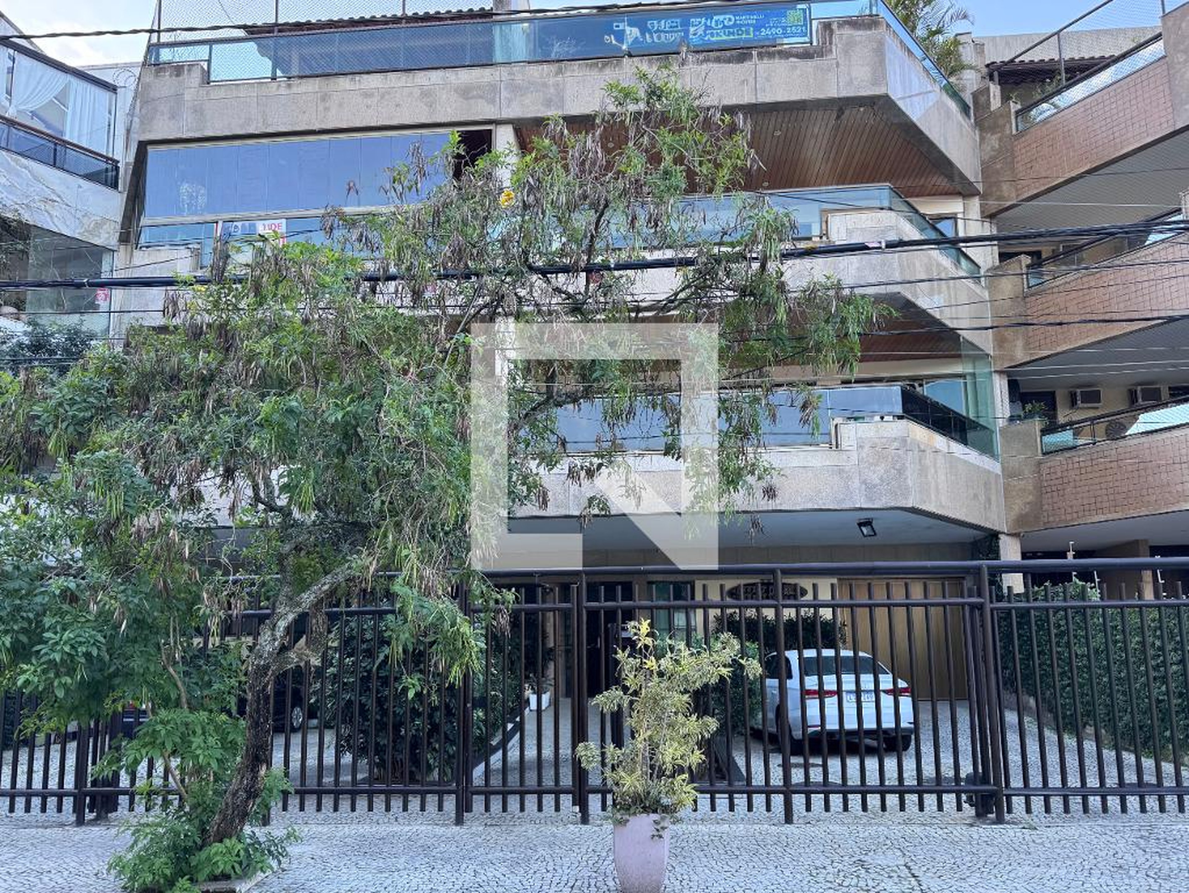 Fachada Condomínio em Rua Guilherme Baptista, 690