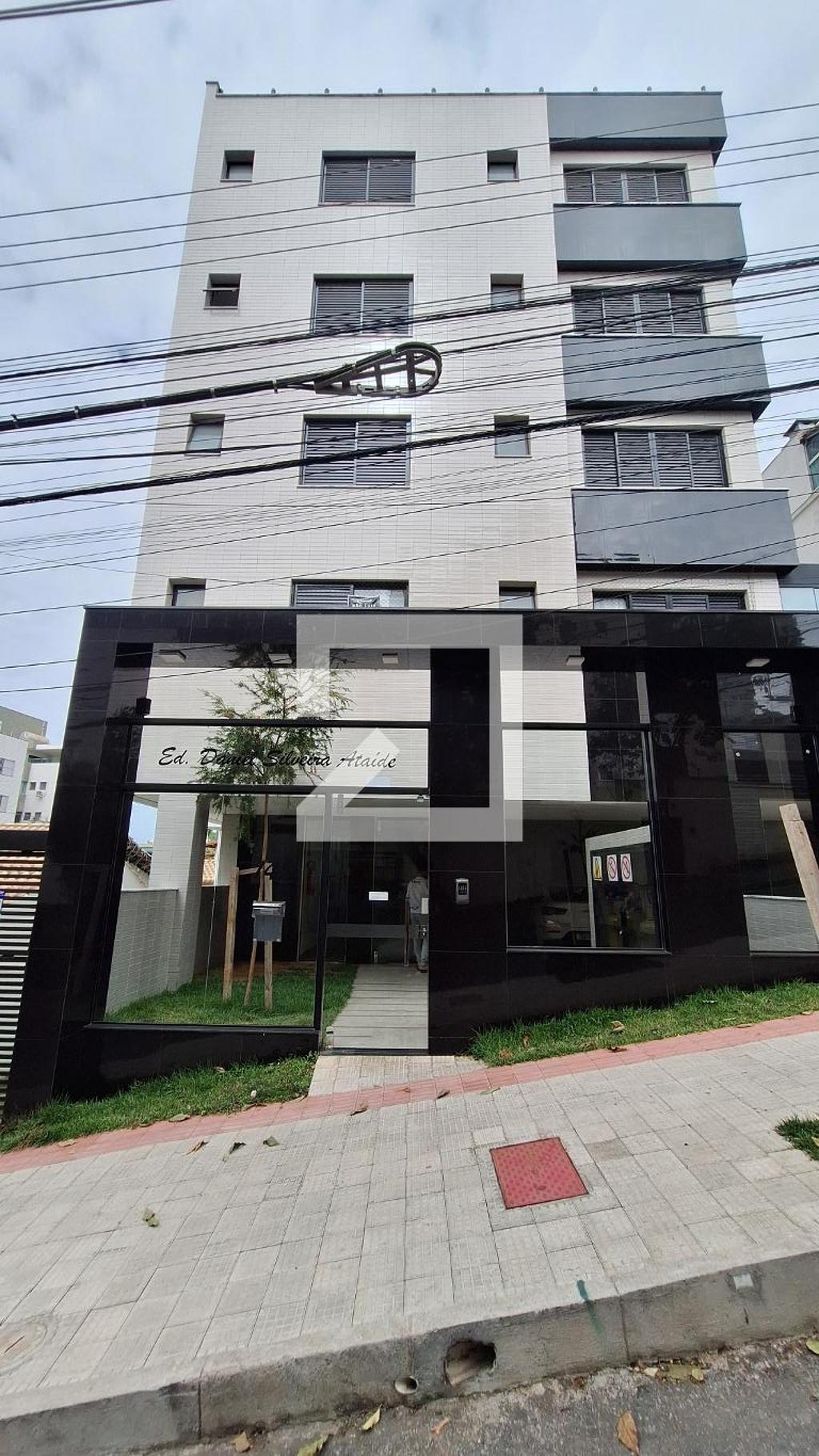 Fachada Condomínio em Rua Ministro Ivan Lins, 145